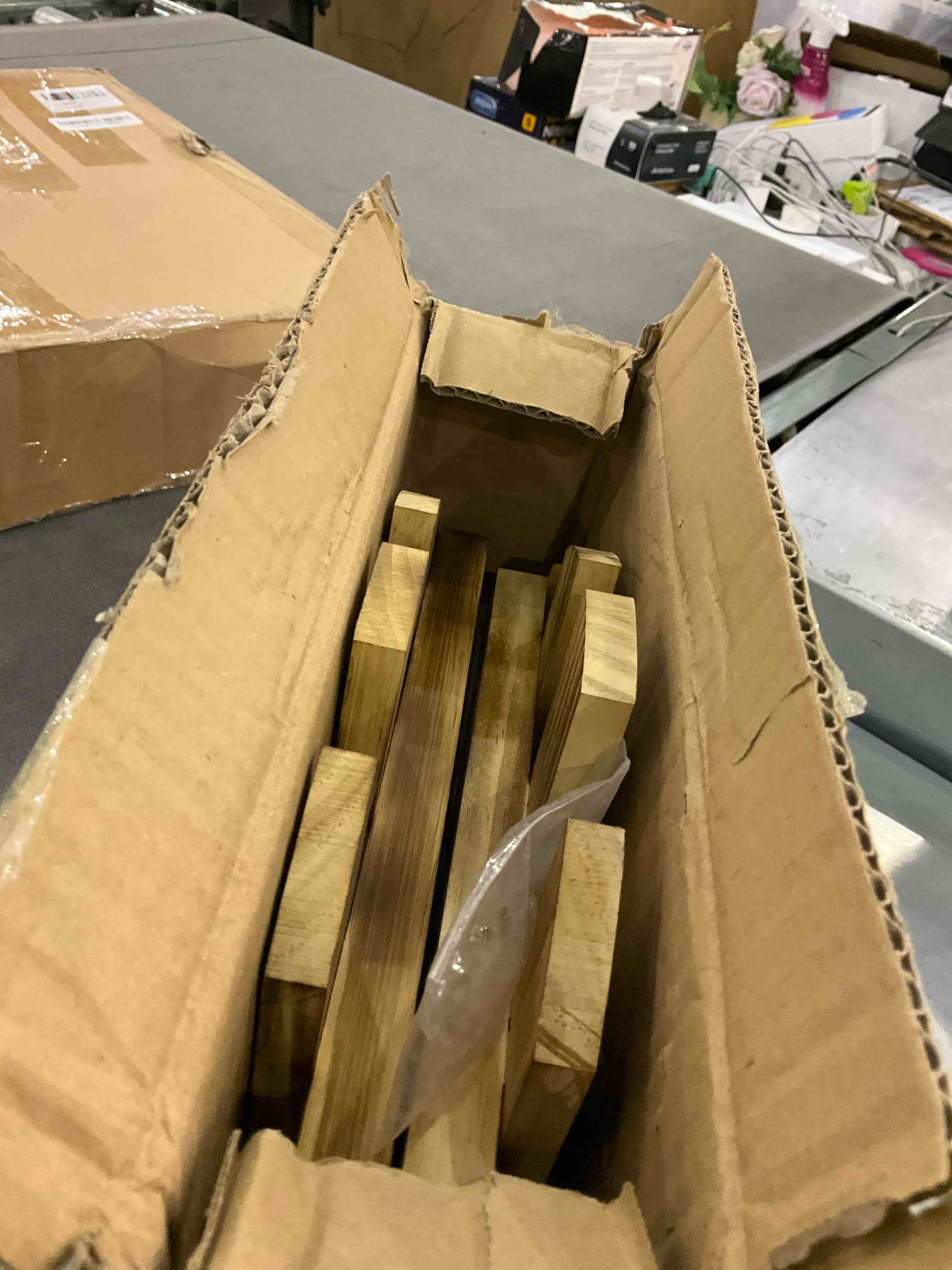 https://s3.amazonaws.com/lotting-images-prod/BargainHunt/EXS01522208_1715257628892.jpeg