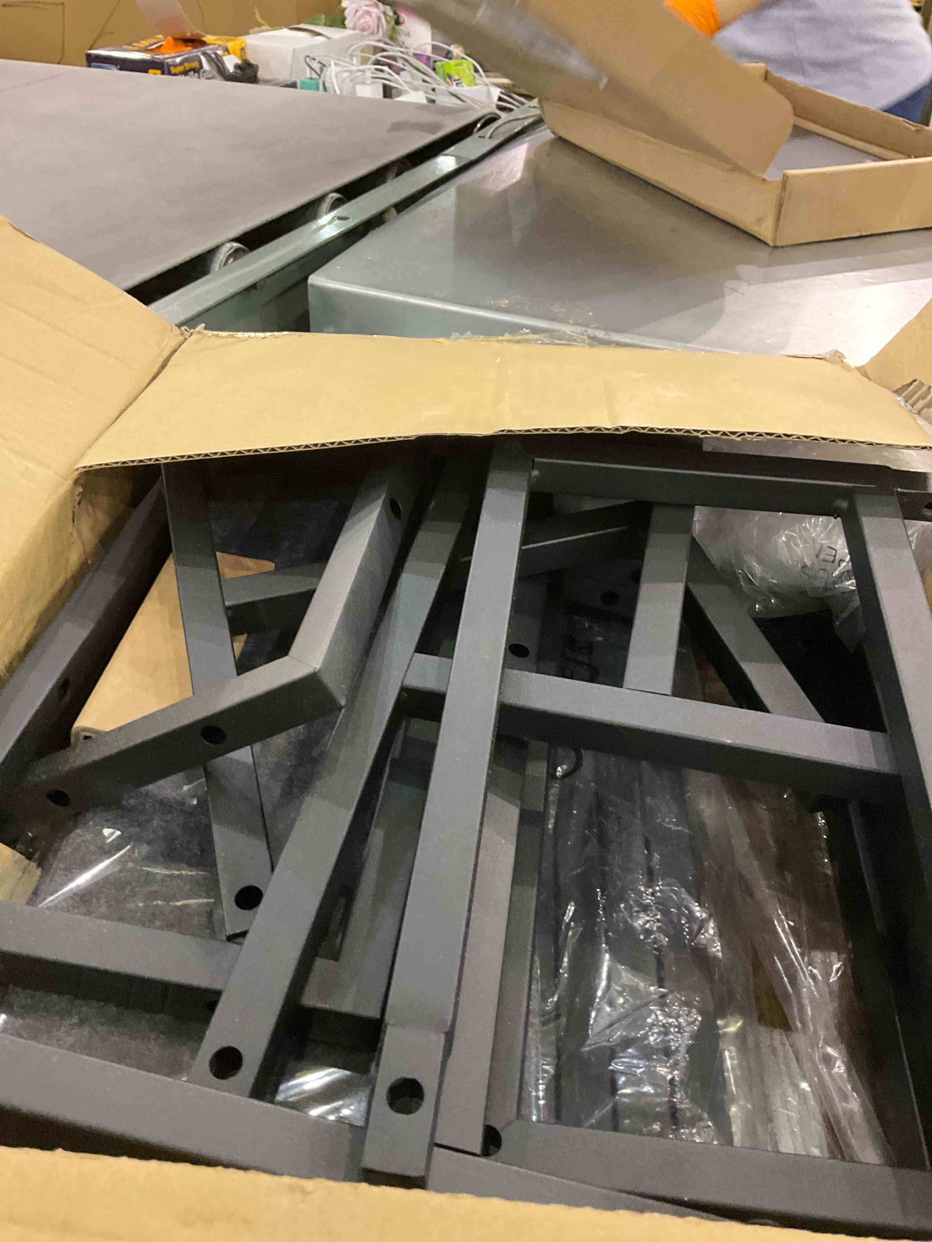 https://s3.amazonaws.com/lotting-images-prod/BargainHunt/EXS01522330_1715602765764.jpeg