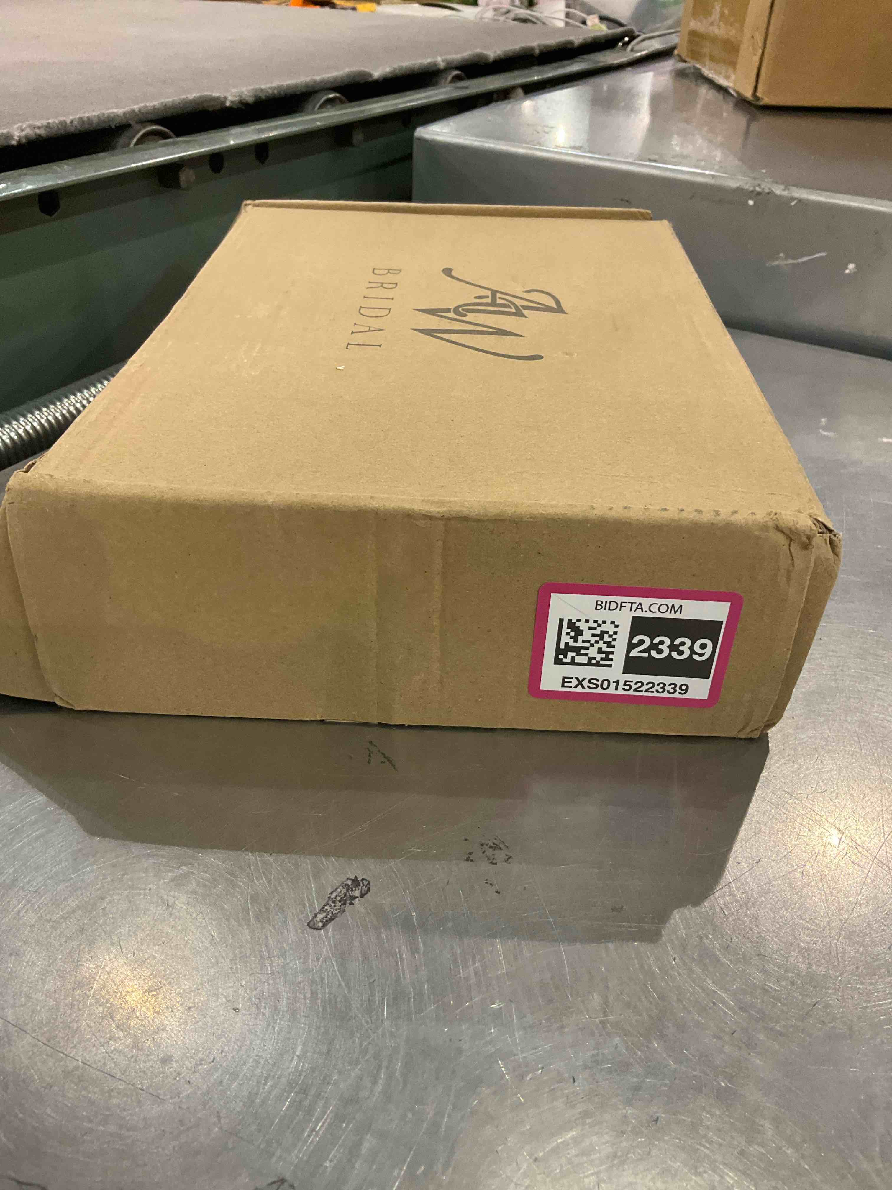 https://s3.amazonaws.com/lotting-images-prod/BargainHunt/EXS01522339_1715604232598.jpeg