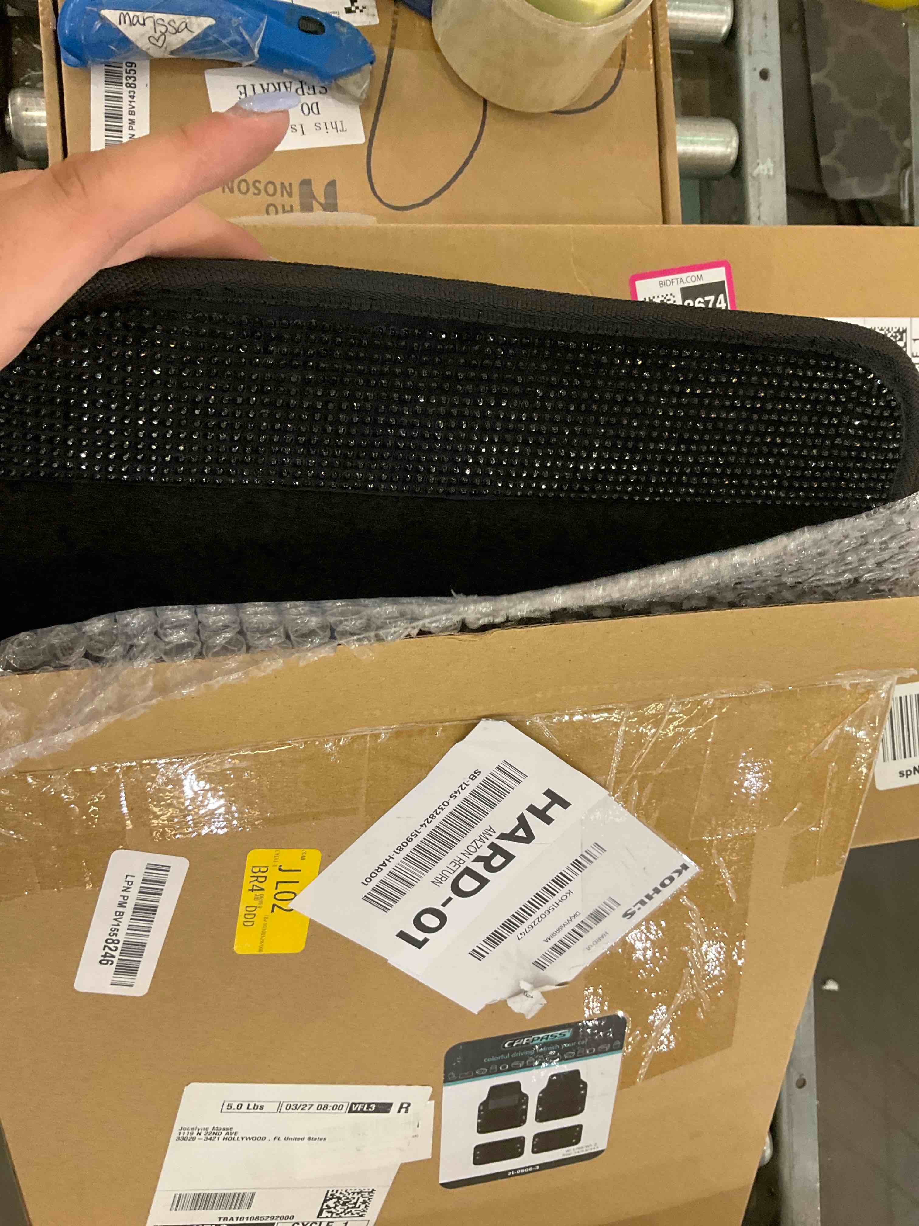 https://s3.amazonaws.com/lotting-images-prod/BargainHunt/EXS01522534_1714578645032.jpeg