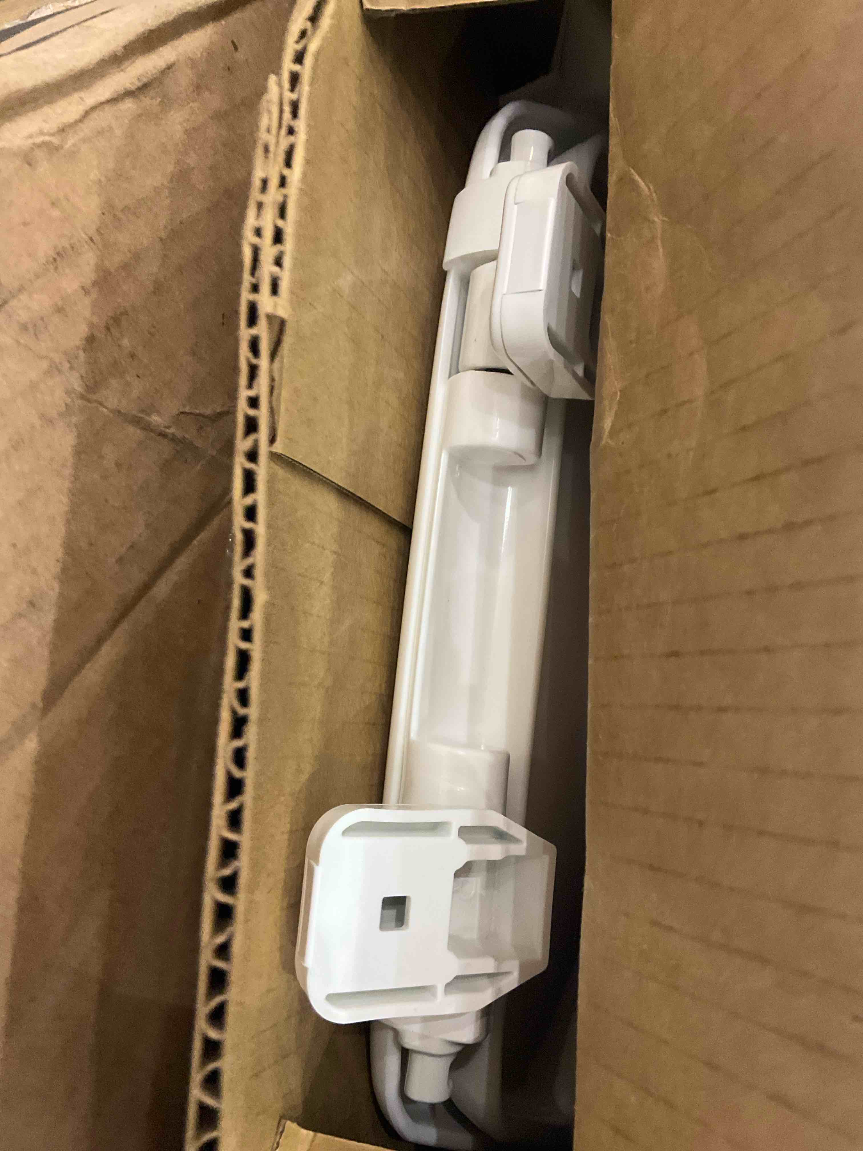 https://s3.amazonaws.com/lotting-images-prod/BargainHunt/EXS01522671_1714996762775.jpeg