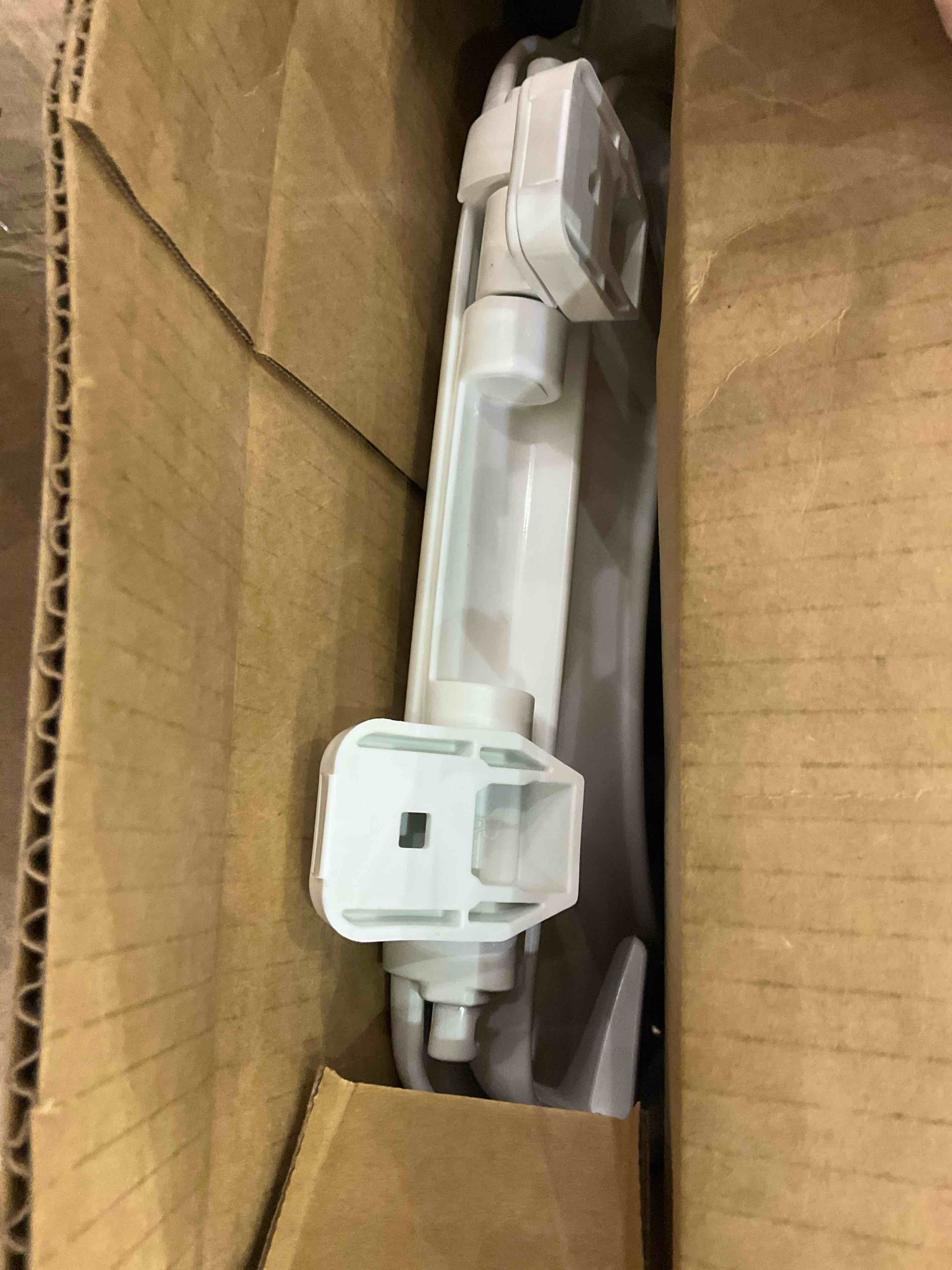 https://s3.amazonaws.com/lotting-images-prod/BargainHunt/EXS01522671_1714996765990.jpeg