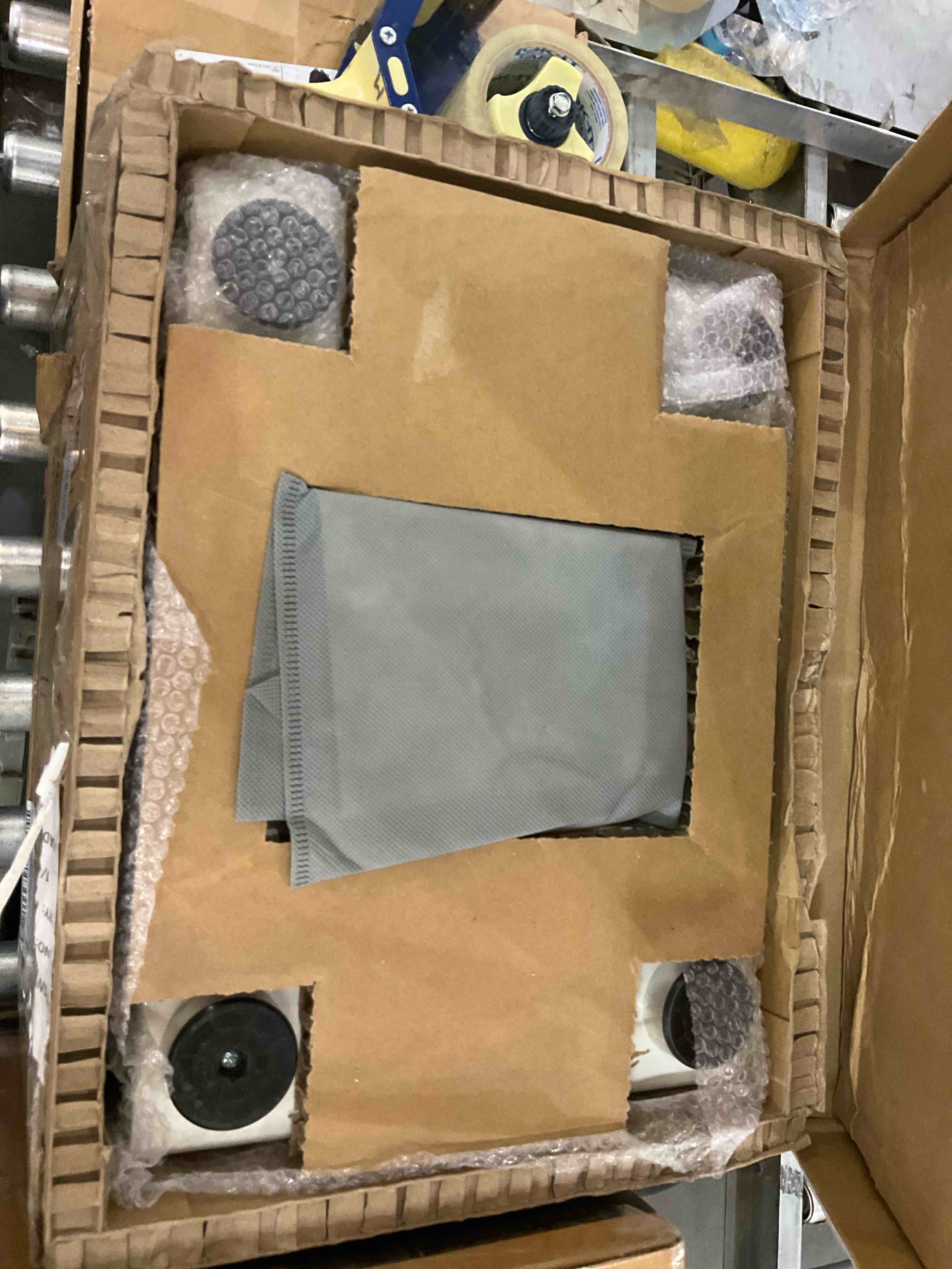 https://s3.amazonaws.com/lotting-images-prod/BargainHunt/EXS01522709_1715004122034.jpeg