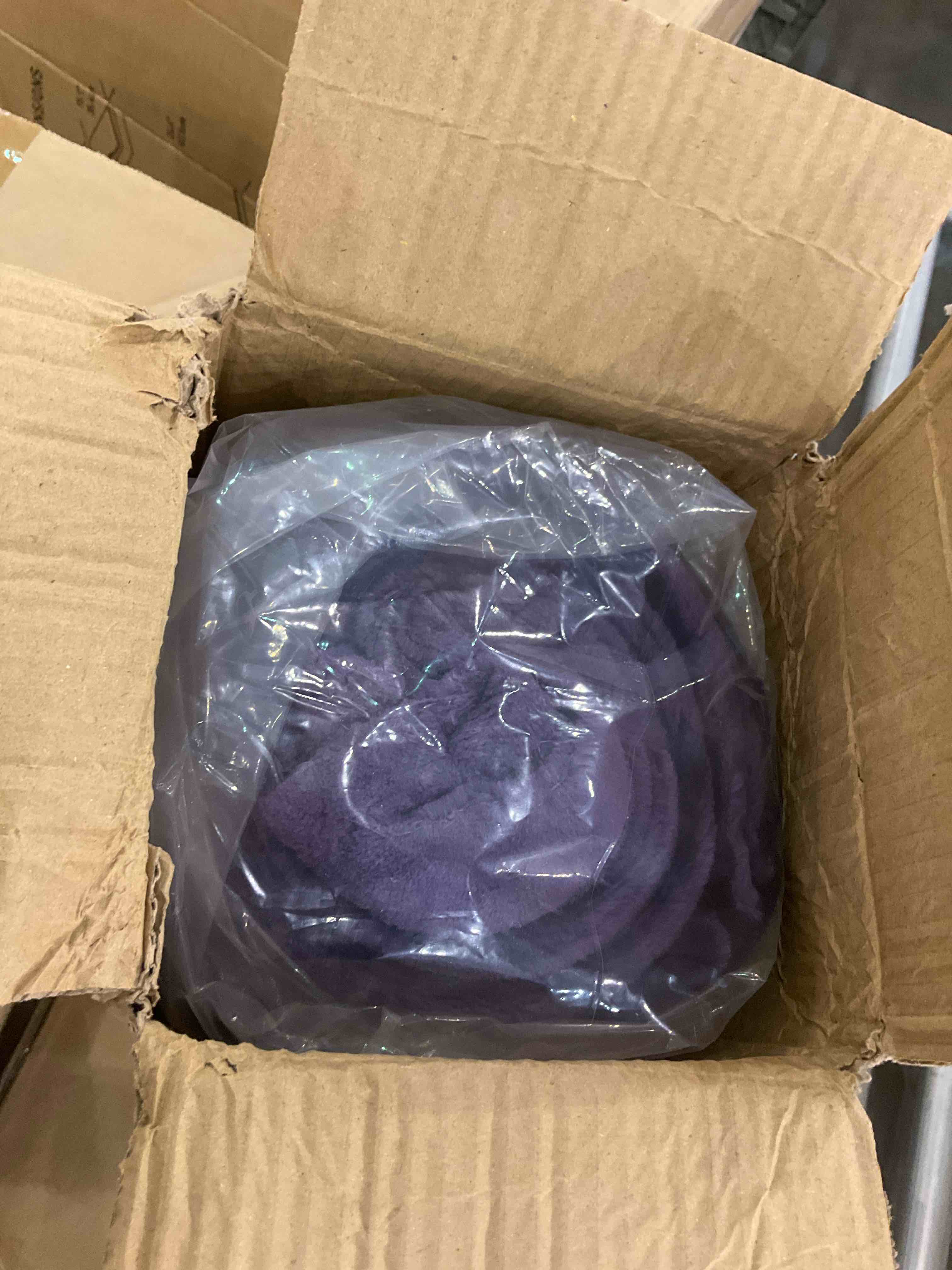 https://s3.amazonaws.com/lotting-images-prod/BargainHunt/EXS01522804_1715167080052.jpeg
