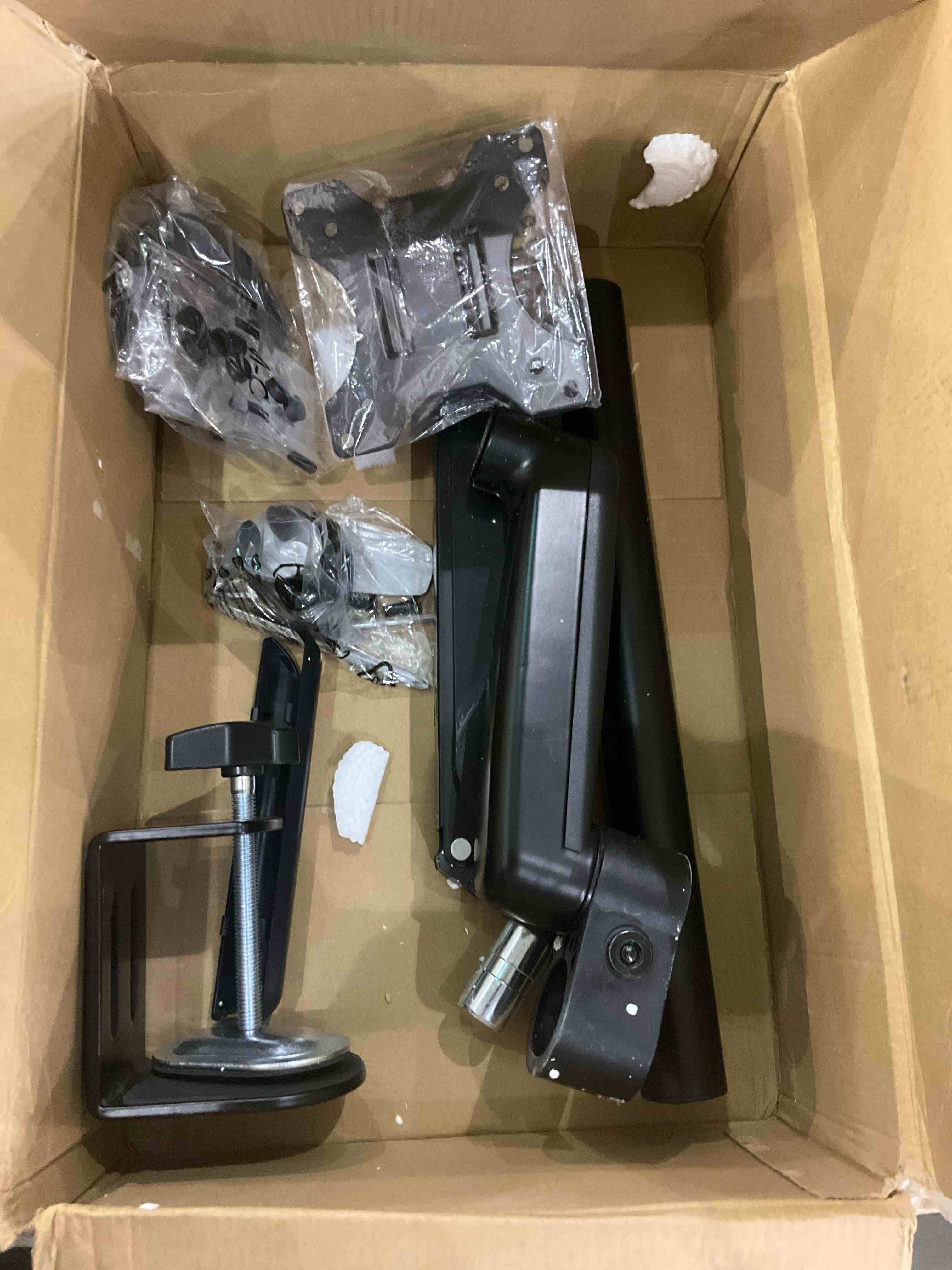 https://s3.amazonaws.com/lotting-images-prod/BargainHunt/EXS01522822_1715169652738.jpeg