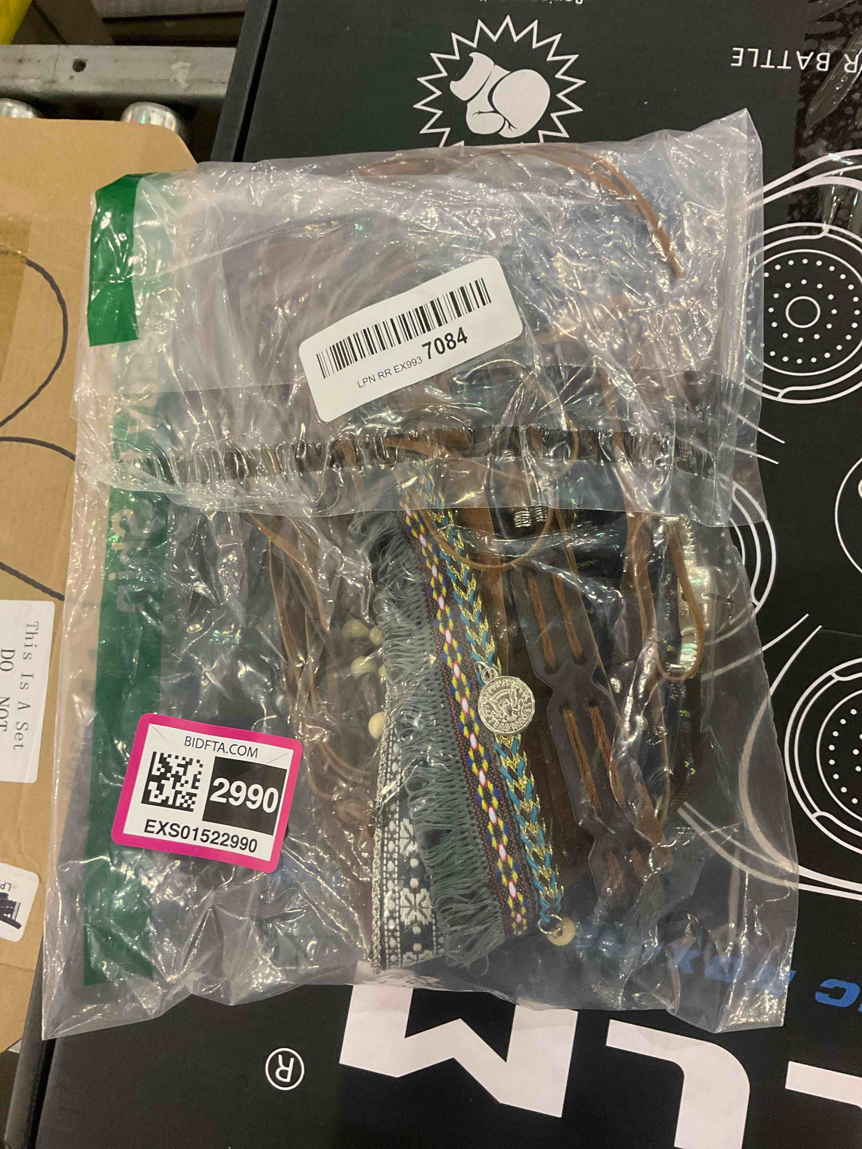 https://s3.amazonaws.com/lotting-images-prod/BargainHunt/EXS01522990_1715257464047.jpeg