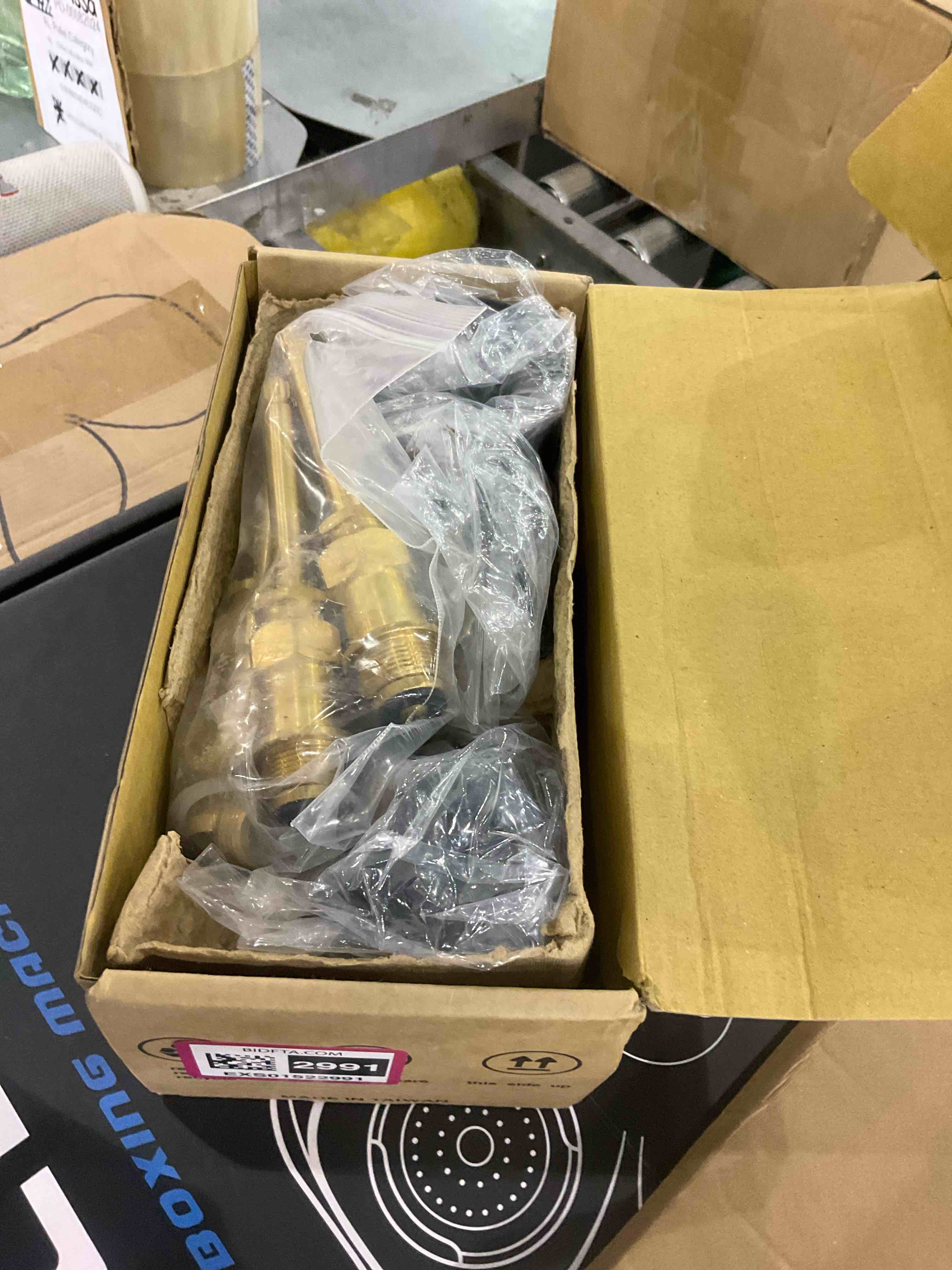 https://s3.amazonaws.com/lotting-images-prod/BargainHunt/EXS01522991_1715257503672.jpeg
