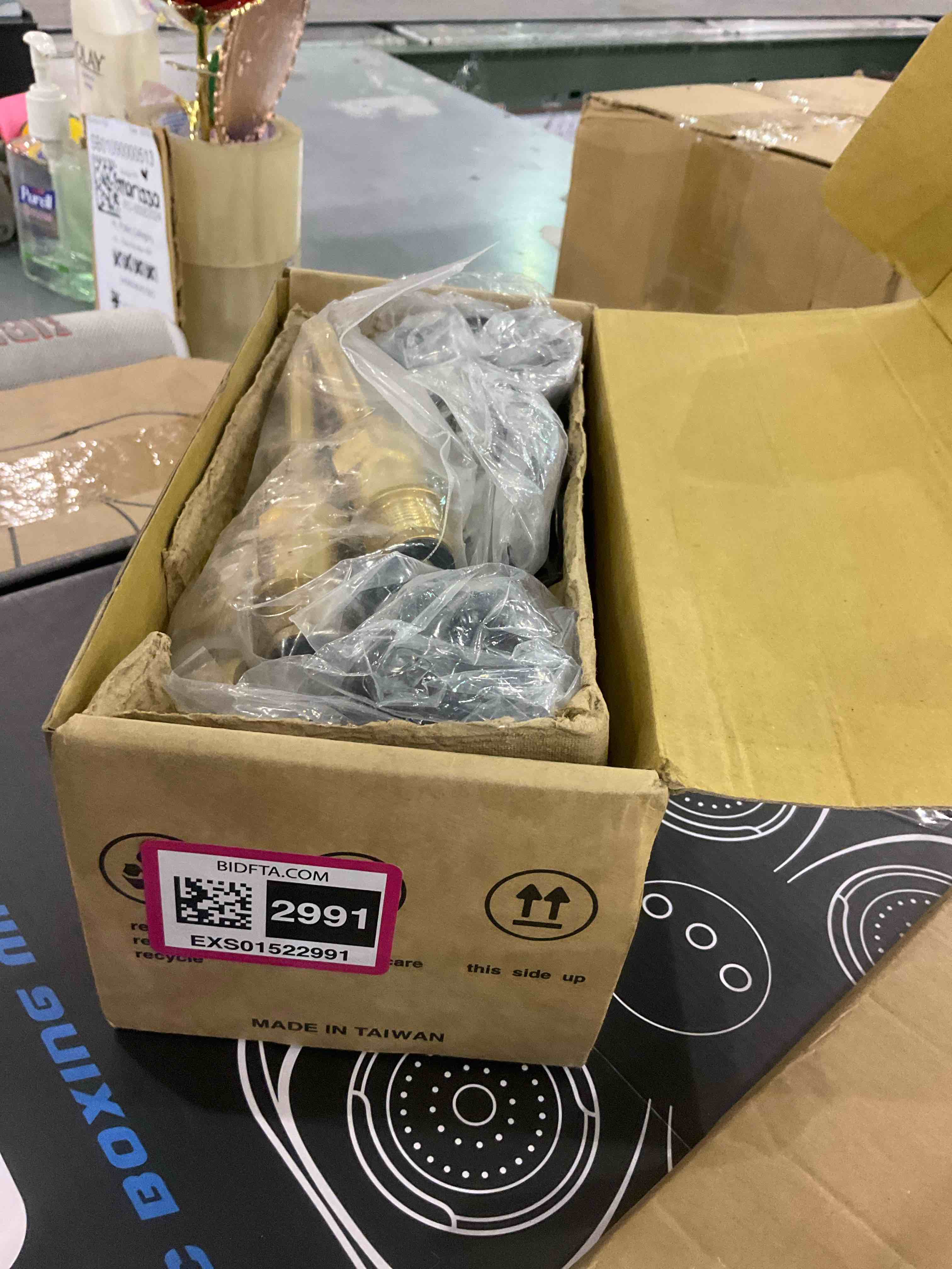https://s3.amazonaws.com/lotting-images-prod/BargainHunt/EXS01522991_1715257504959.jpeg