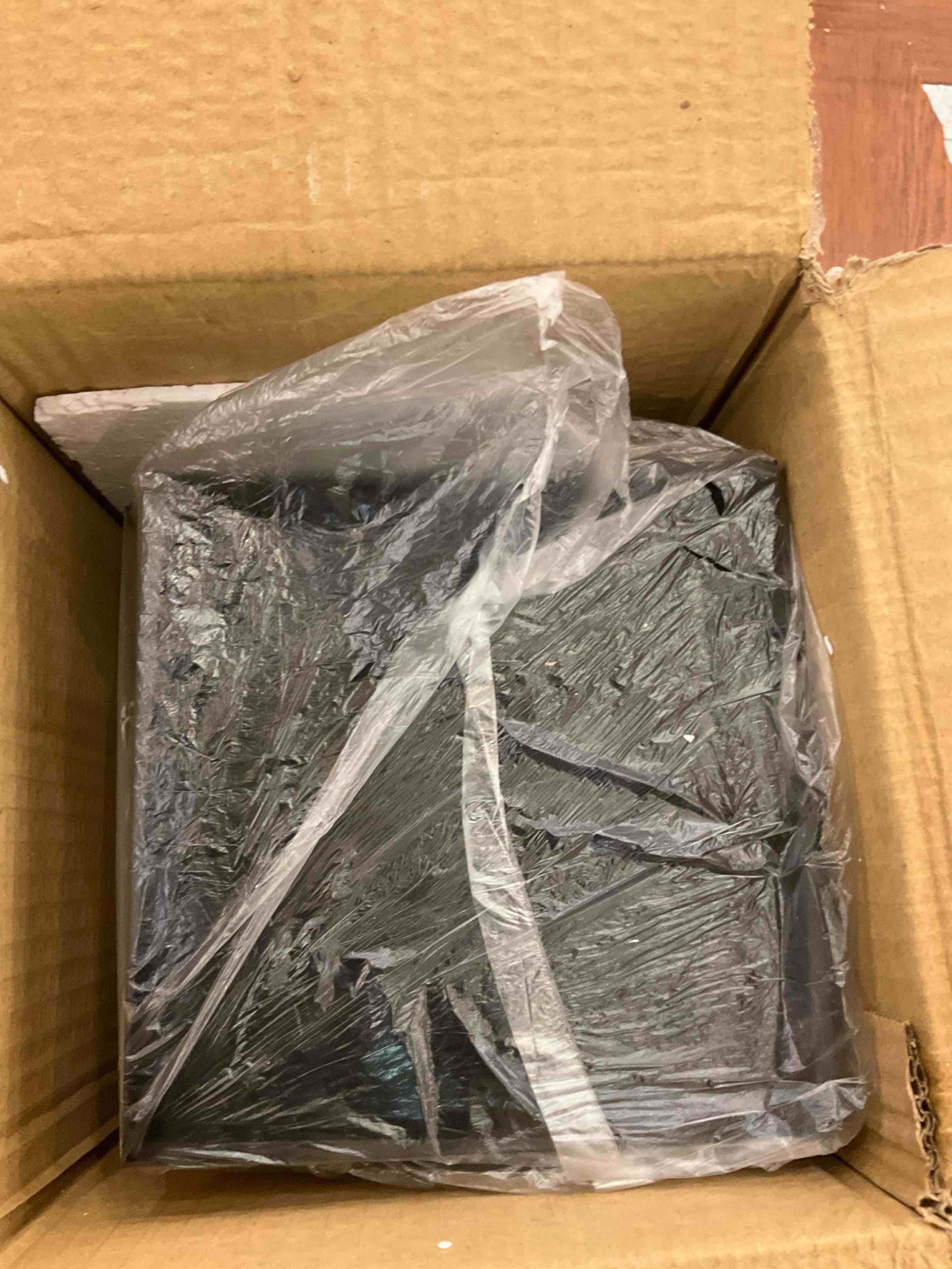 https://s3.amazonaws.com/lotting-images-prod/BargainHunt/EXS01523600_1713971518891.jpeg