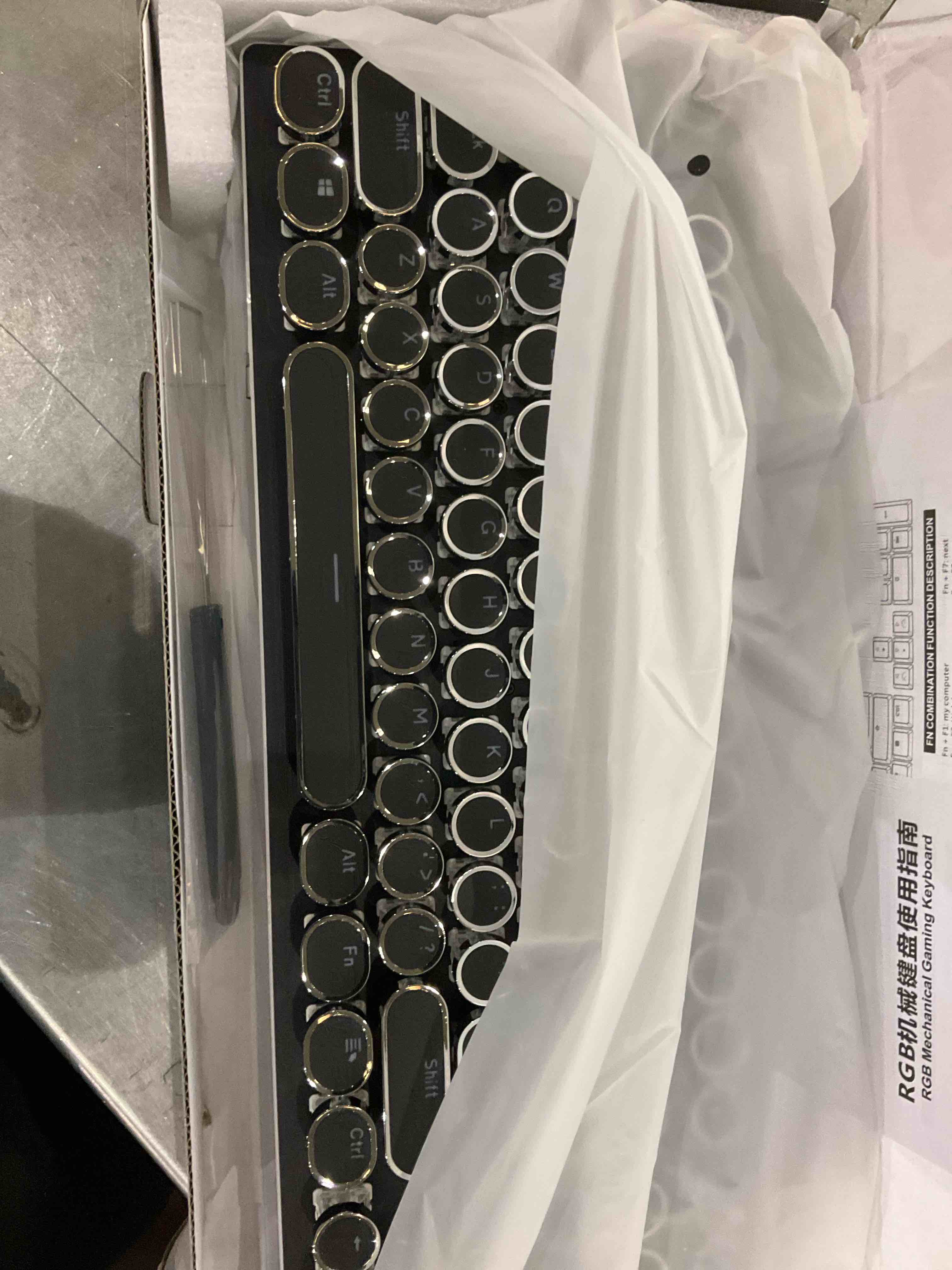 https://s3.amazonaws.com/lotting-images-prod/BargainHunt/EXS01523738_1714048491701.jpeg