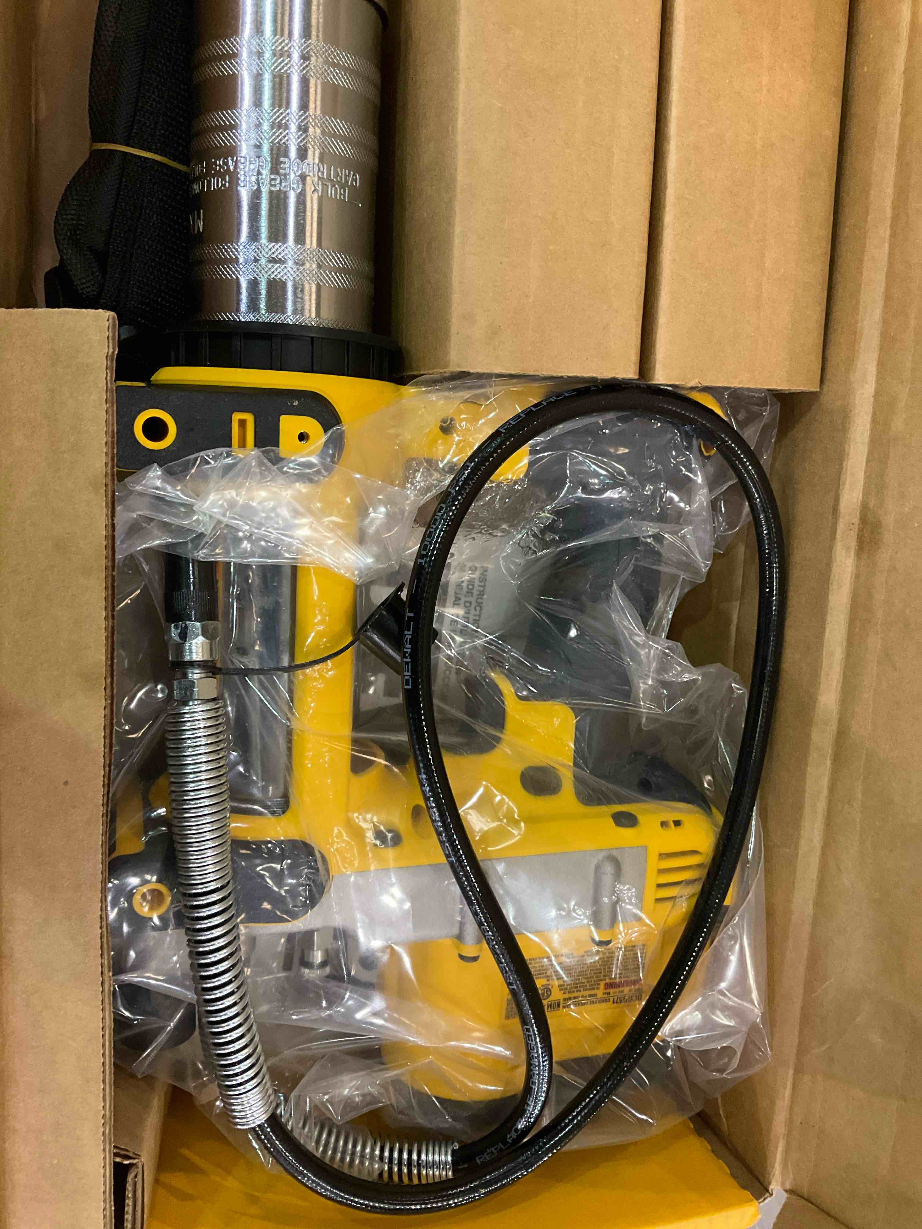 https://s3.amazonaws.com/lotting-images-prod/BargainHunt/EXS01523949_1715089328840.jpeg