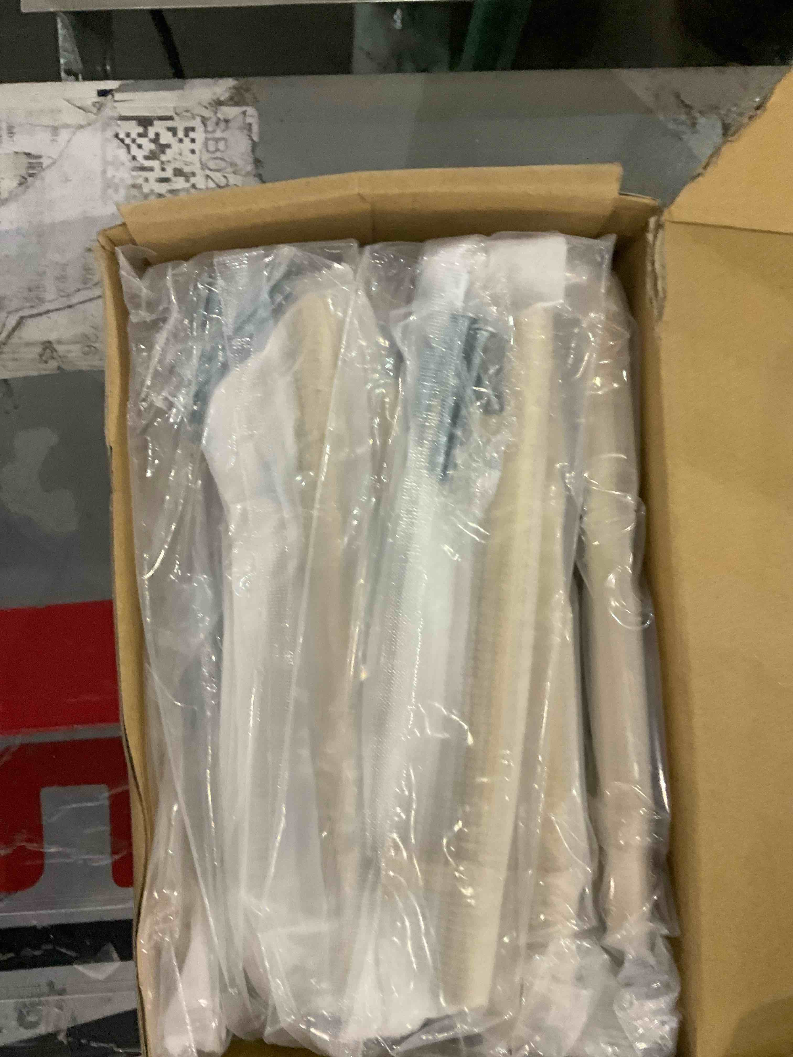 https://s3.amazonaws.com/lotting-images-prod/BargainHunt/EXS01524326_1713959601443.jpeg