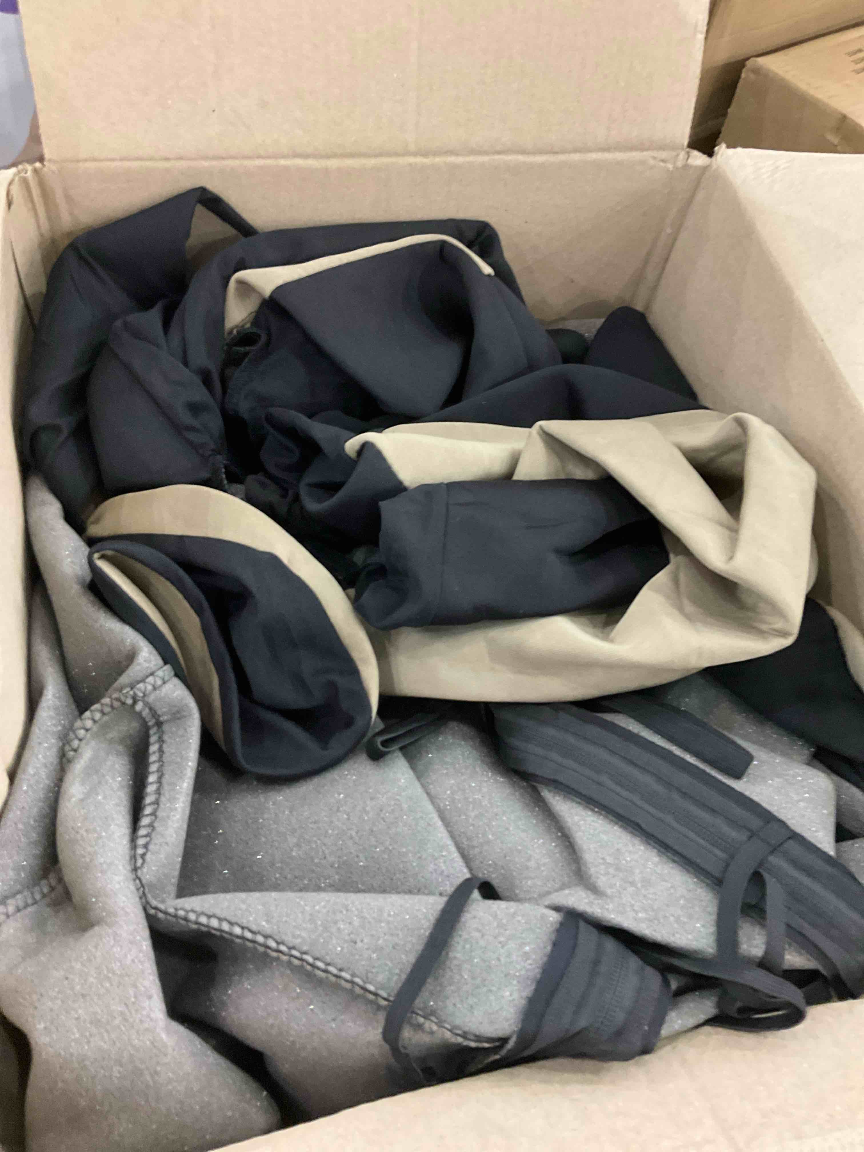 https://s3.amazonaws.com/lotting-images-prod/BargainHunt/EXS01524660_1715093634986.jpeg