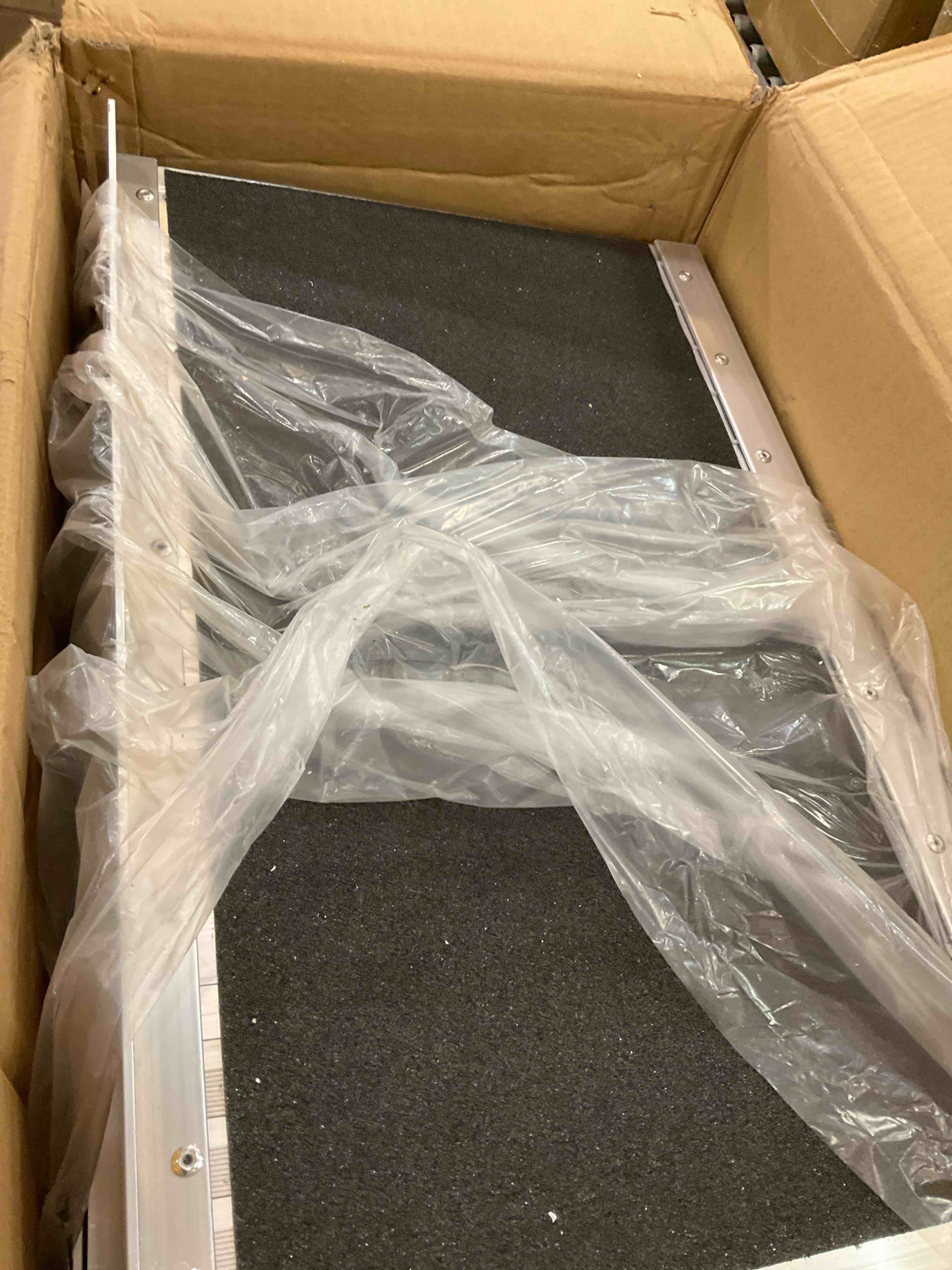 https://s3.amazonaws.com/lotting-images-prod/BargainHunt/EXS01524747_1715106555340.jpeg