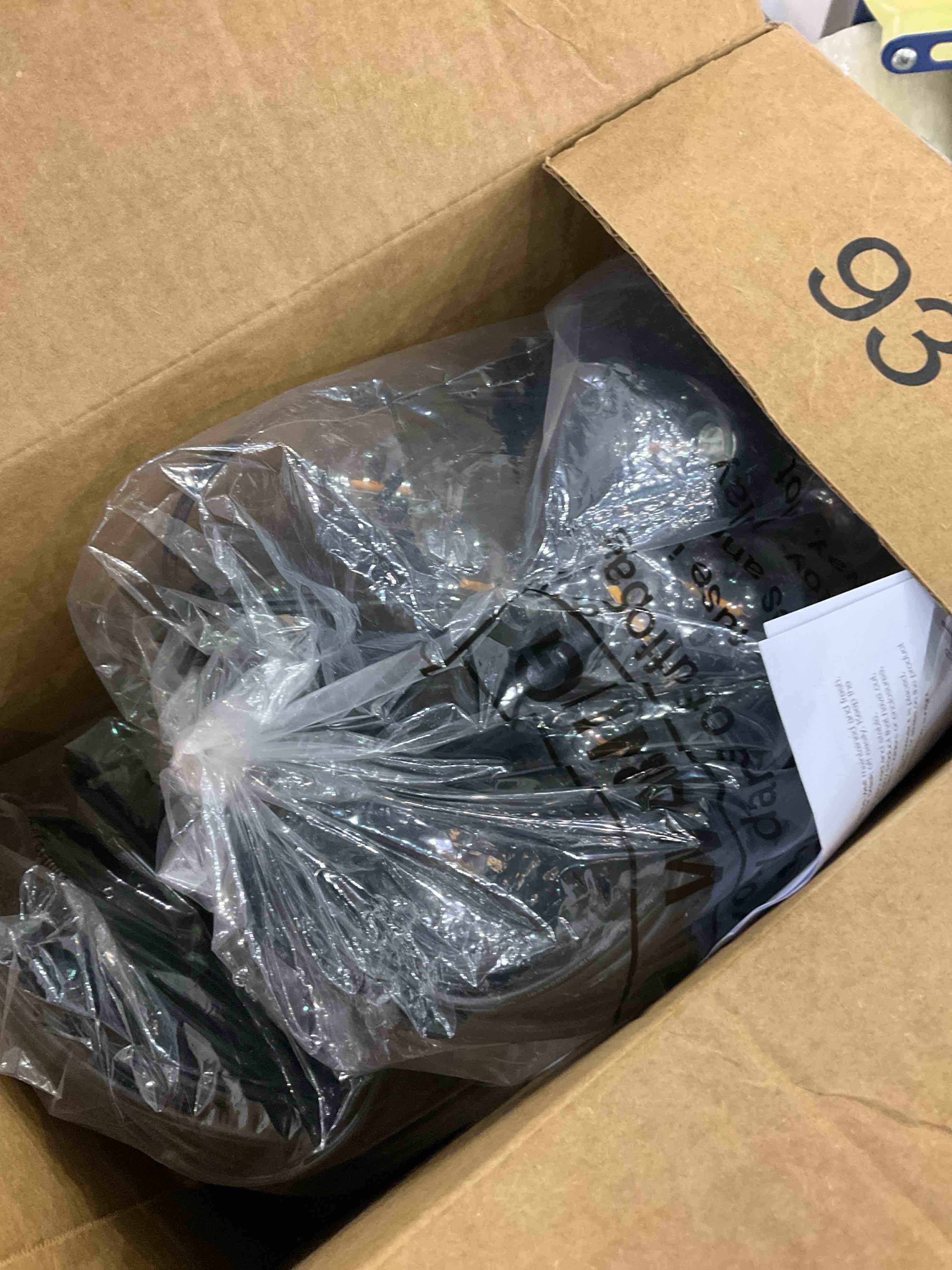 https://s3.amazonaws.com/lotting-images-prod/BargainHunt/EXS01525309_1714047360984.jpeg