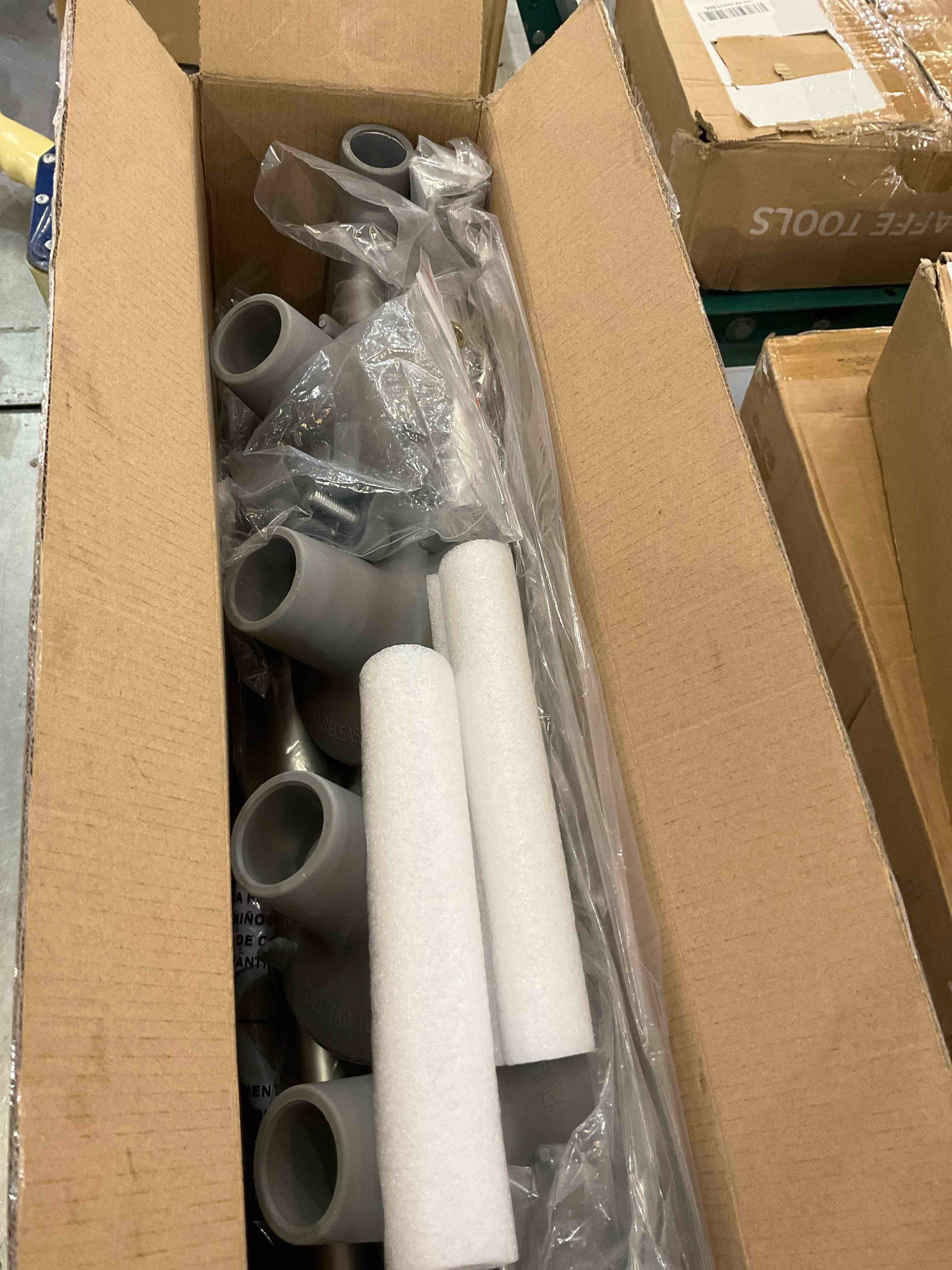 https://s3.amazonaws.com/lotting-images-prod/BargainHunt/EXS01525532_1715351309240.jpeg