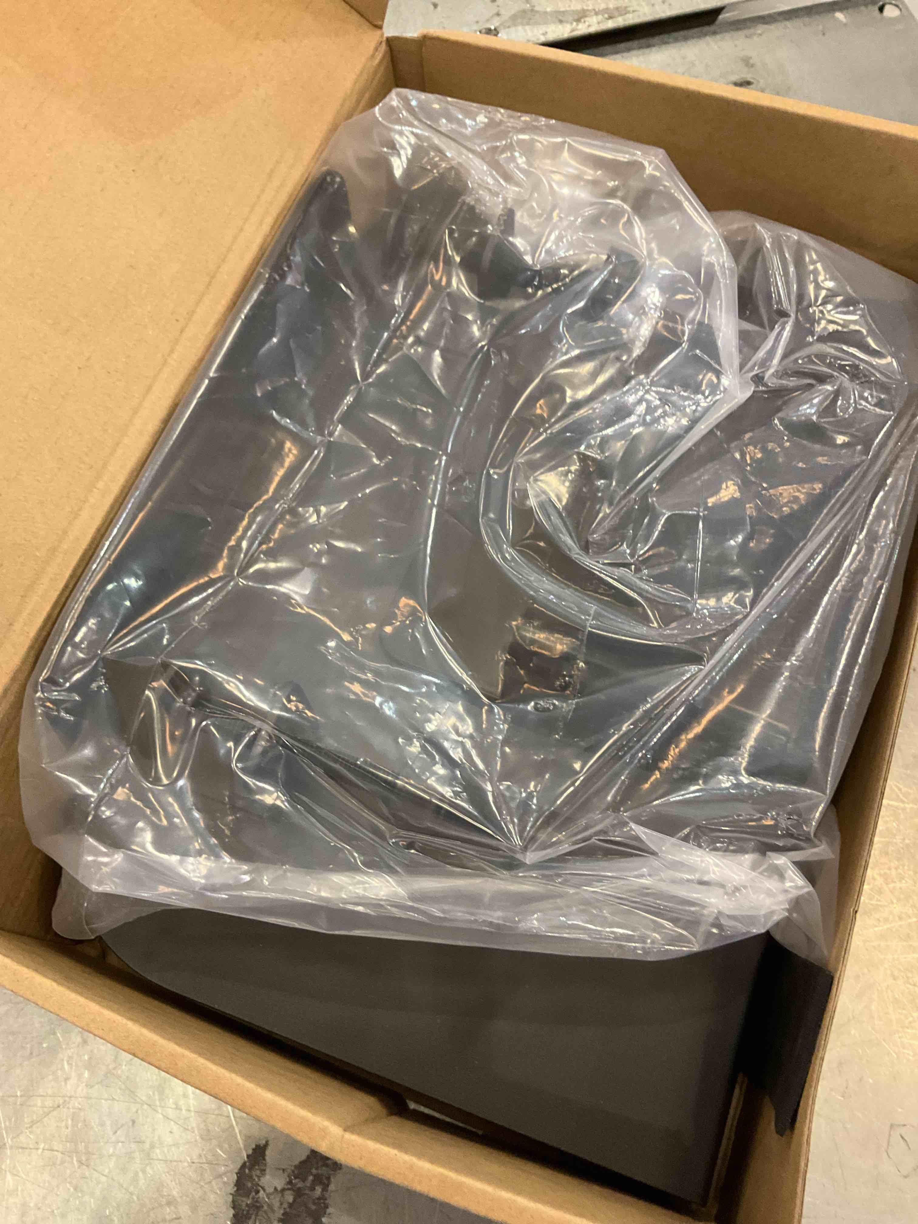 https://s3.amazonaws.com/lotting-images-prod/BargainHunt/EXS01525533_1715351377690.jpeg