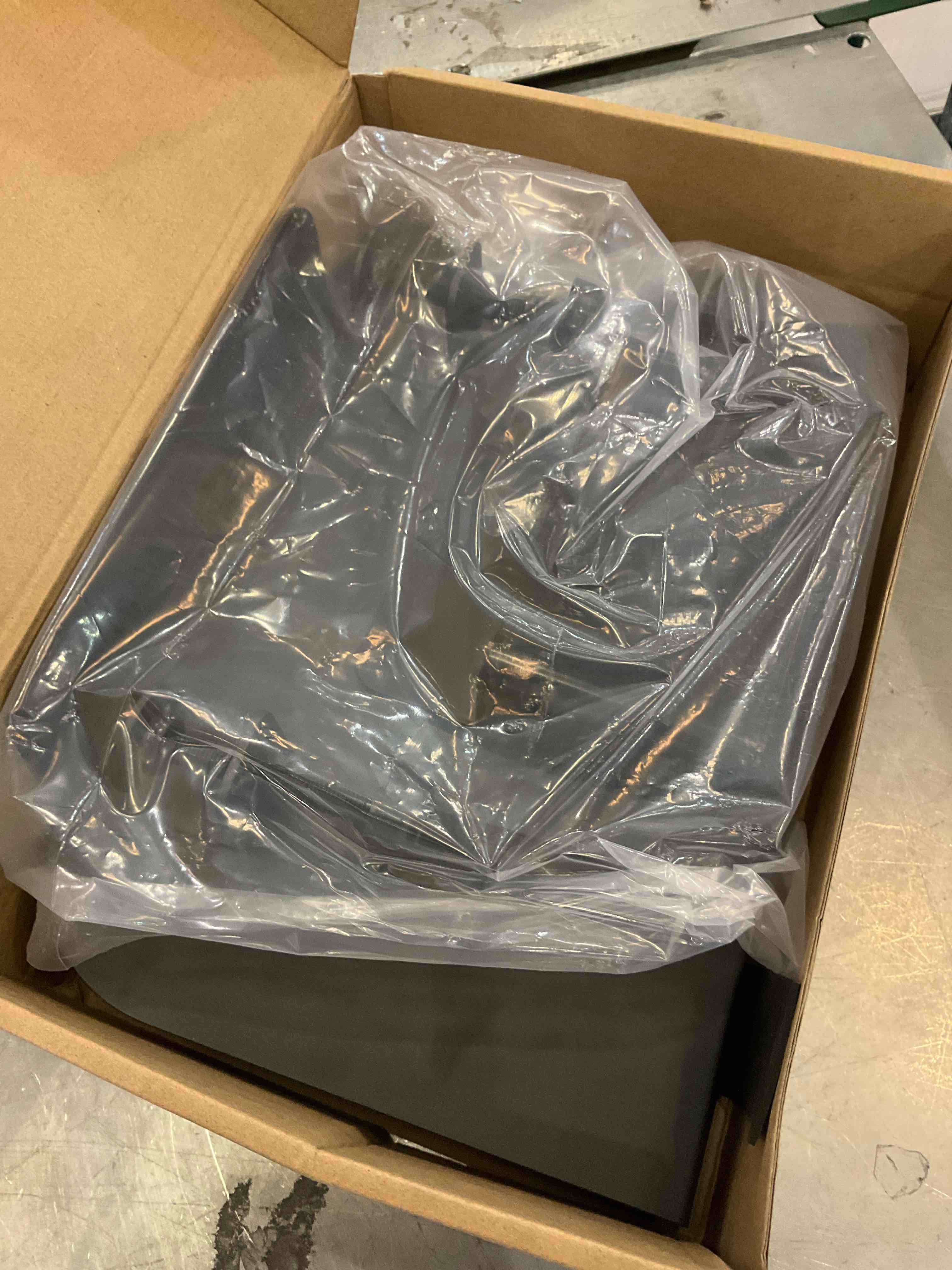 https://s3.amazonaws.com/lotting-images-prod/BargainHunt/EXS01525533_1715351378892.jpeg