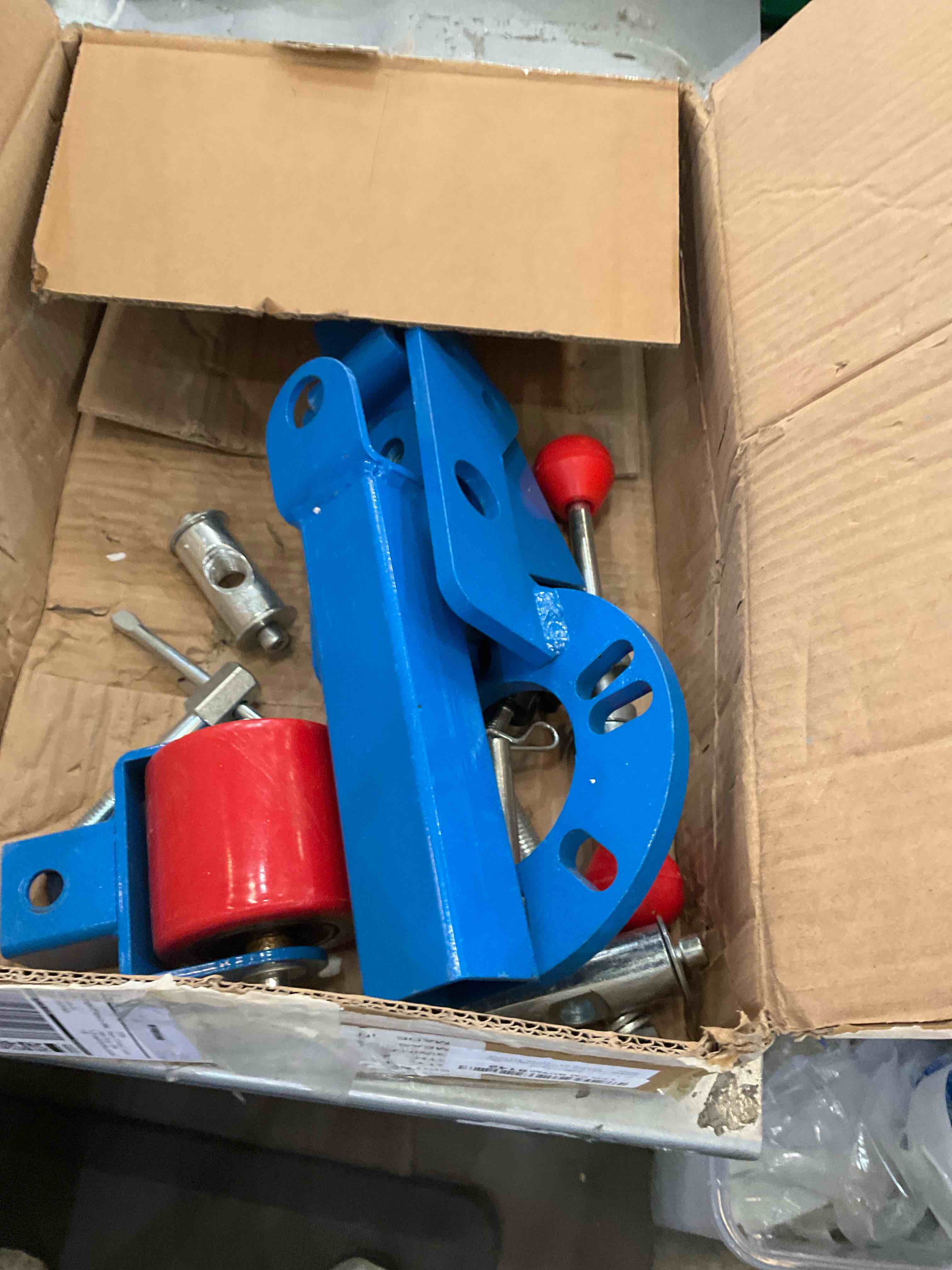 https://s3.amazonaws.com/lotting-images-prod/BargainHunt/EXS01525534_1715351436236.jpeg