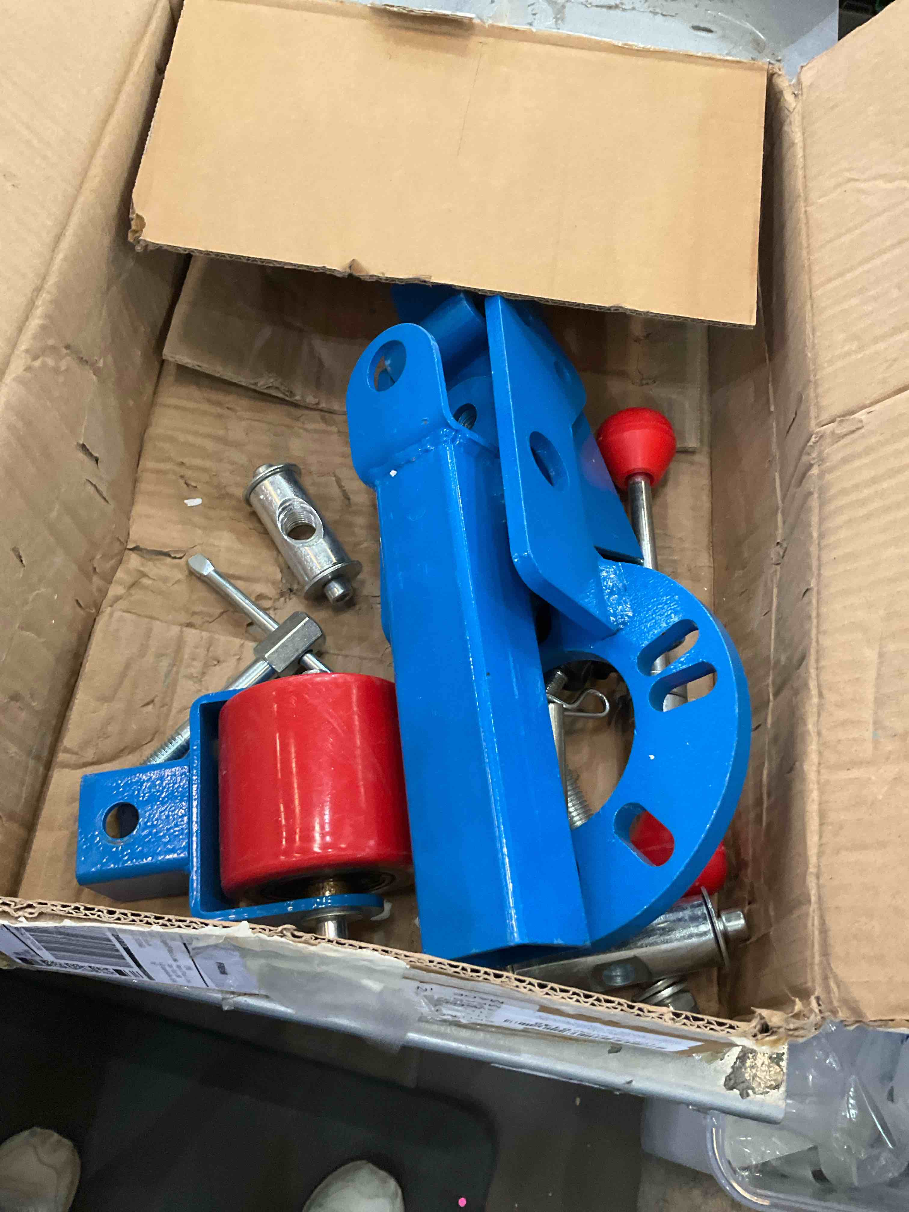 https://s3.amazonaws.com/lotting-images-prod/BargainHunt/EXS01525534_1715351437430.jpeg