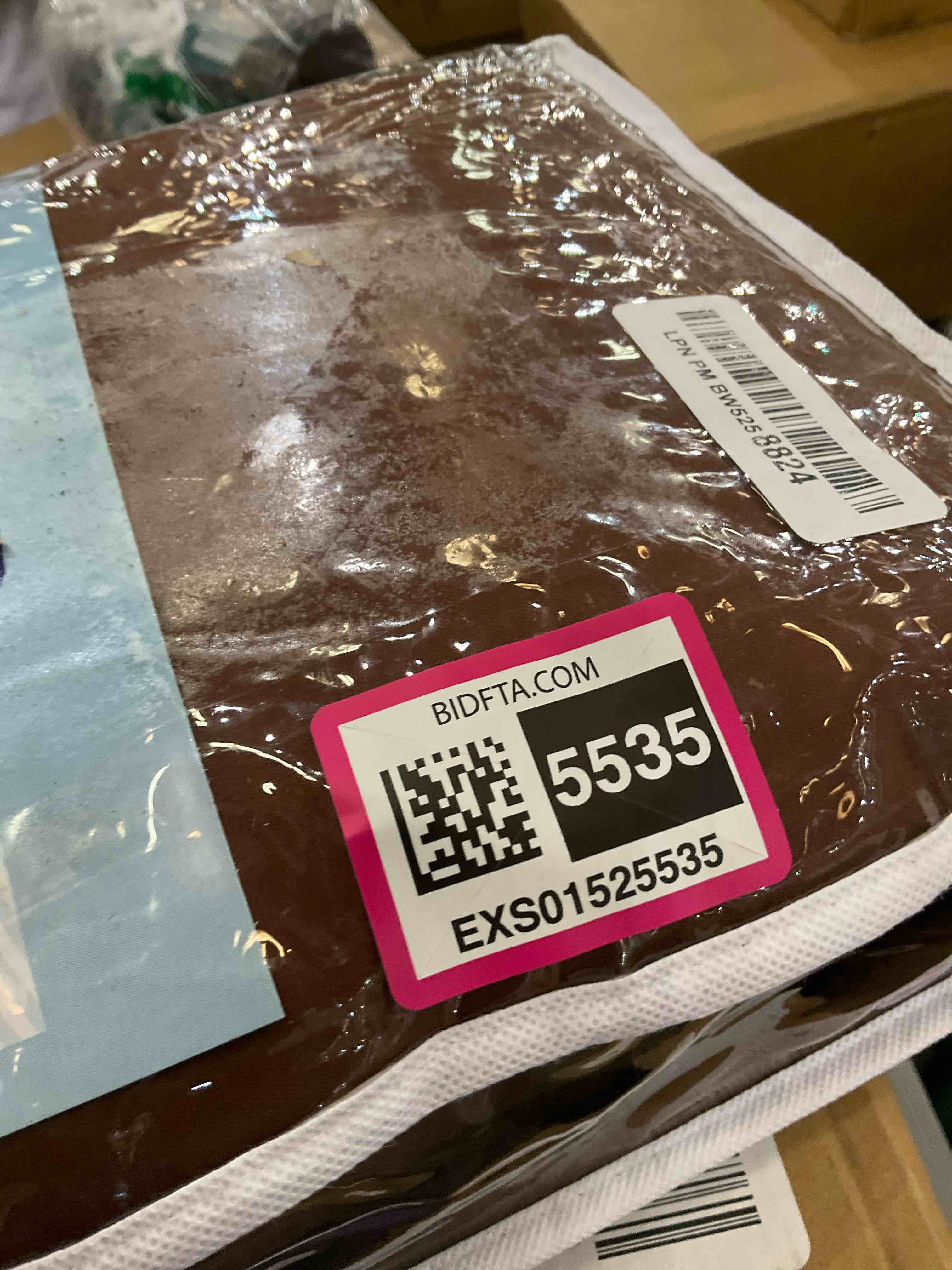 https://s3.amazonaws.com/lotting-images-prod/BargainHunt/EXS01525535_1715351503031.jpeg