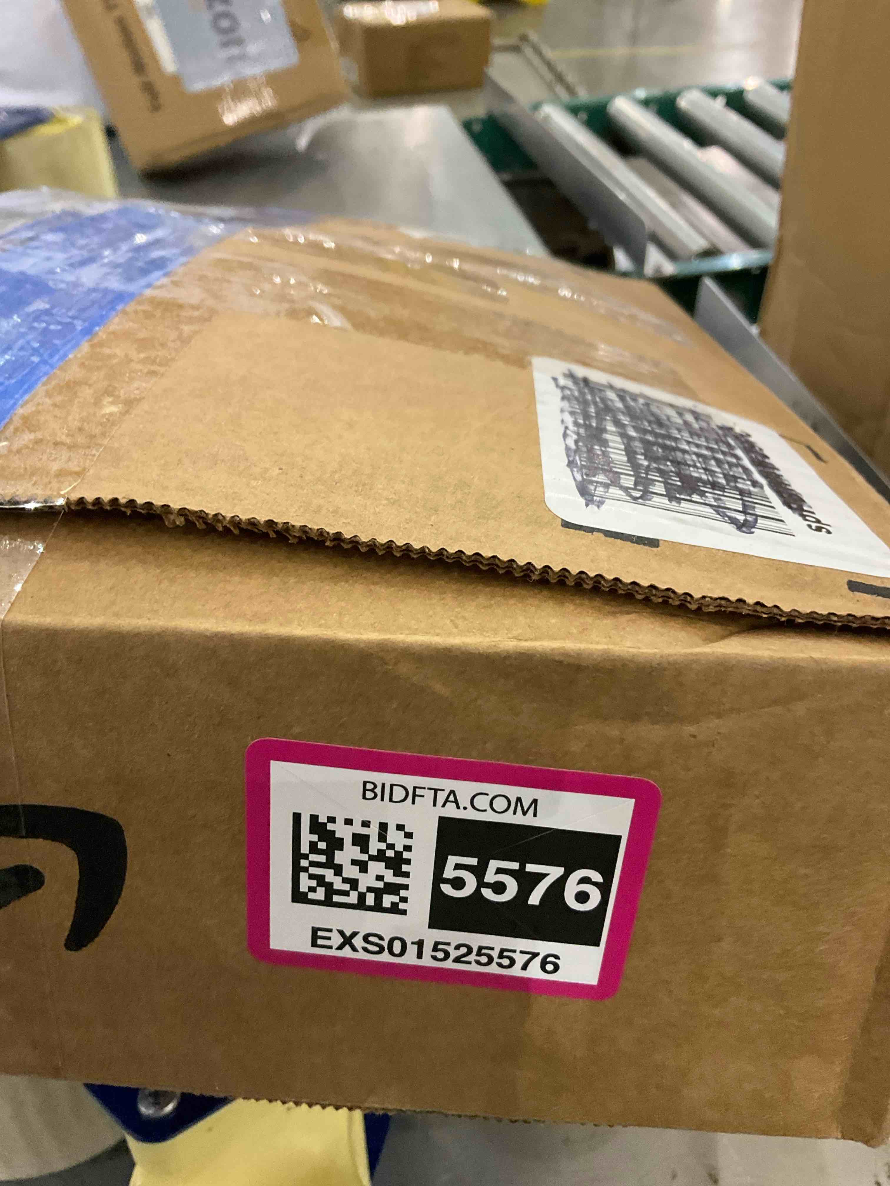 https://s3.amazonaws.com/lotting-images-prod/BargainHunt/EXS01525576_1715354873422.jpeg