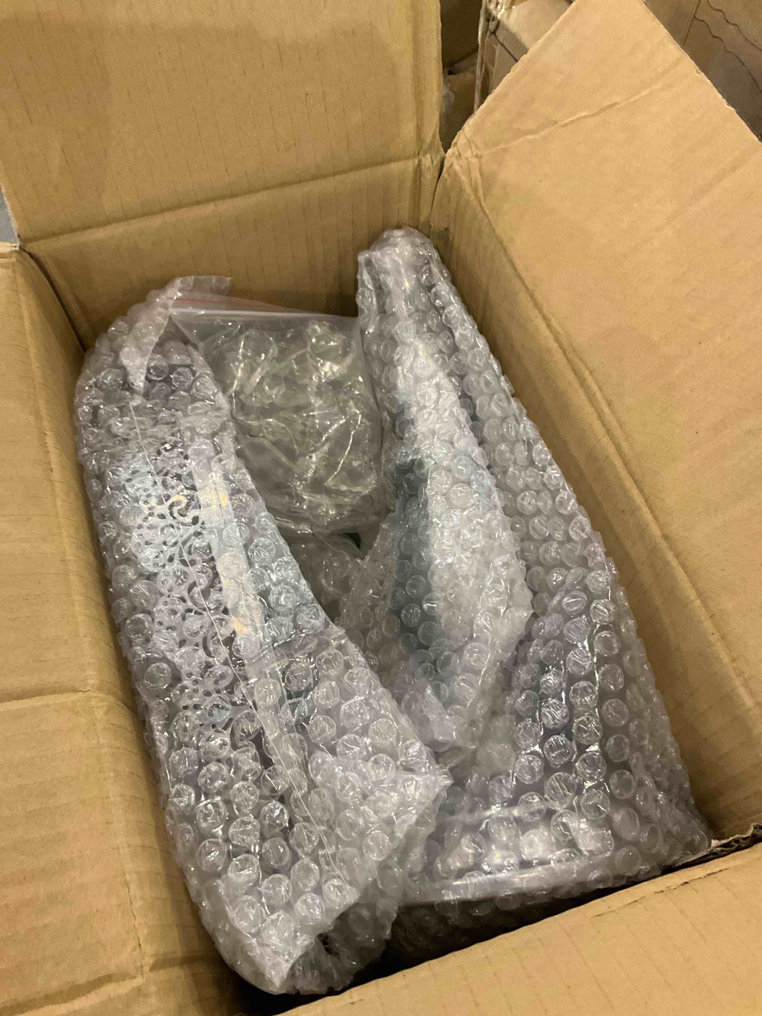 https://s3.amazonaws.com/lotting-images-prod/BargainHunt/EXS01525605_1715359413181.jpeg