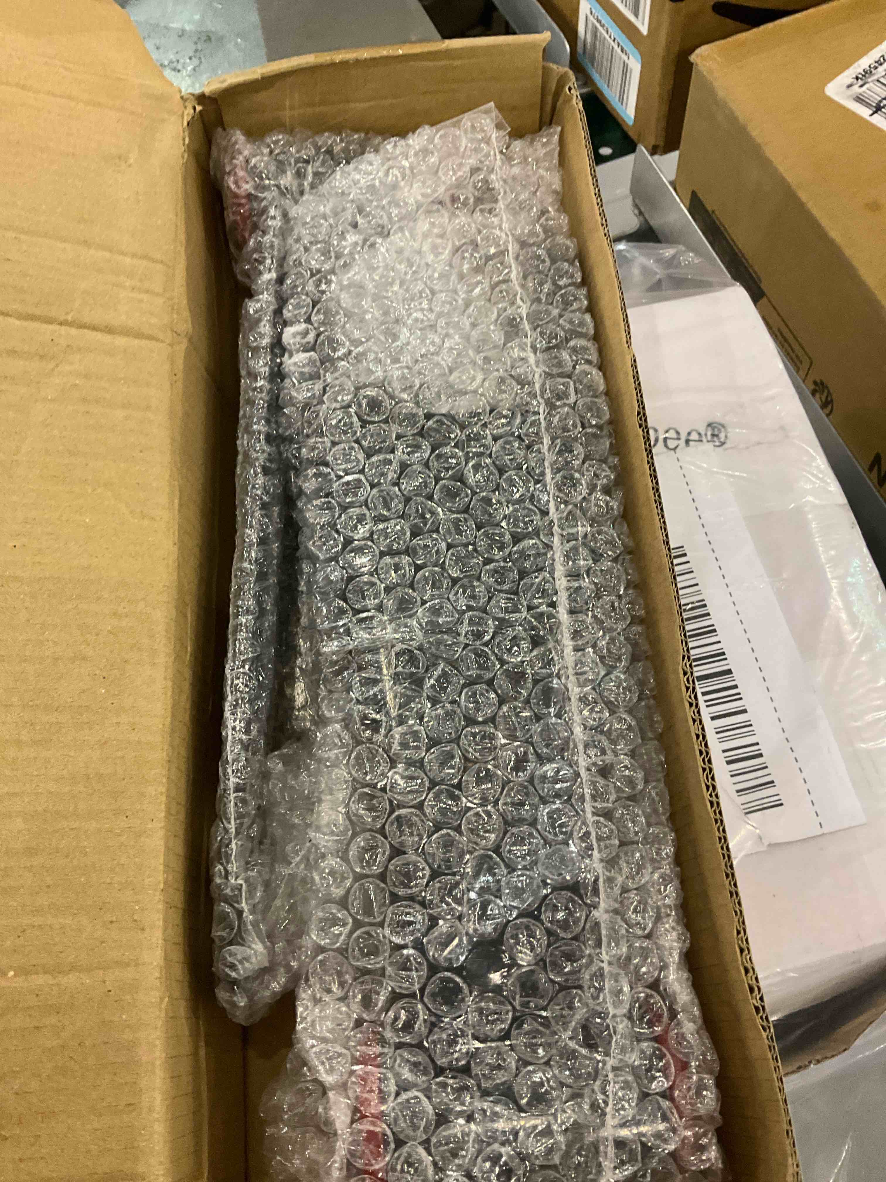 https://s3.amazonaws.com/lotting-images-prod/BargainHunt/EXS01525719_1715601732828.jpeg