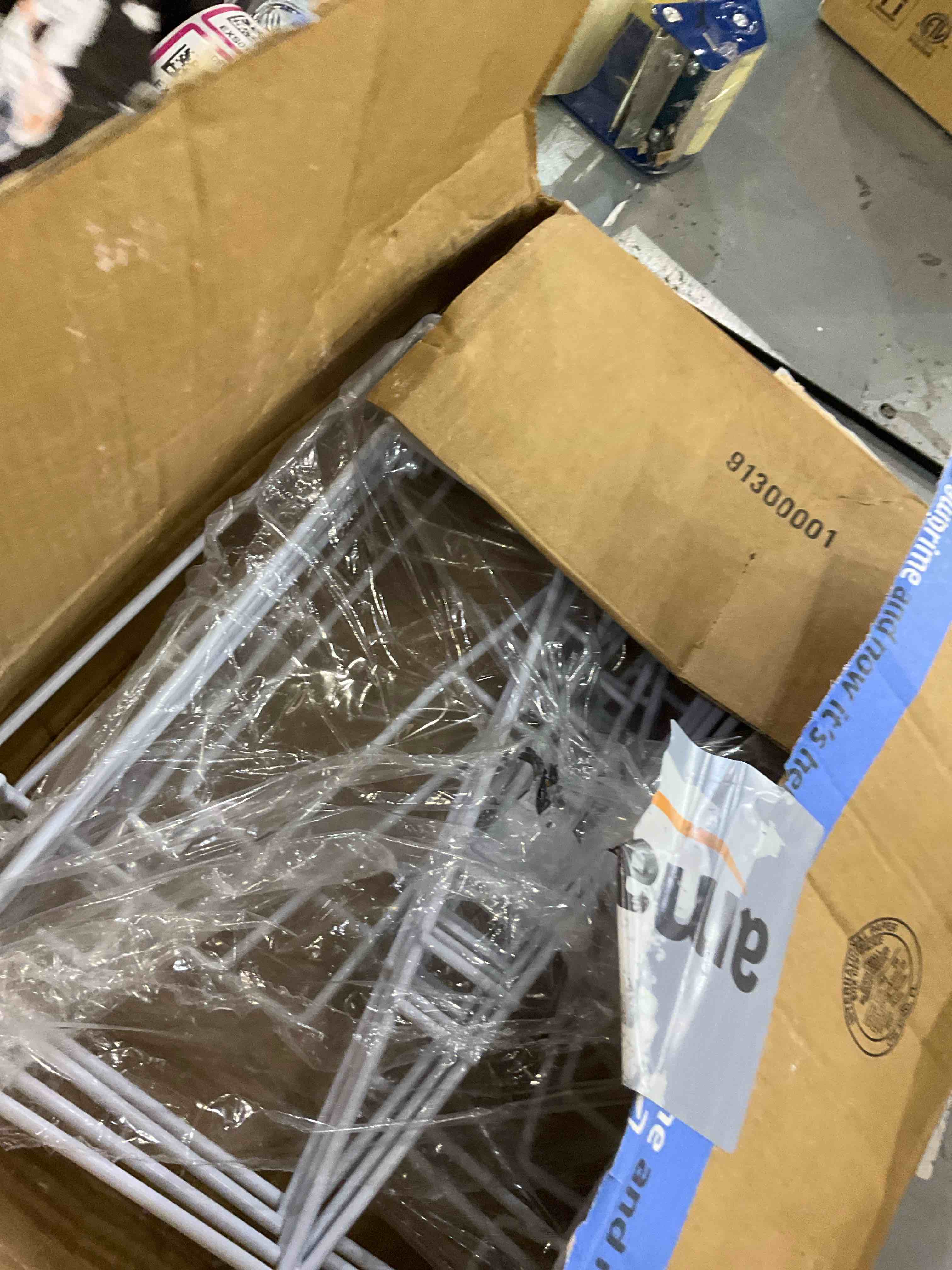 https://s3.amazonaws.com/lotting-images-prod/BargainHunt/EXS01525733_1715602861025.jpeg