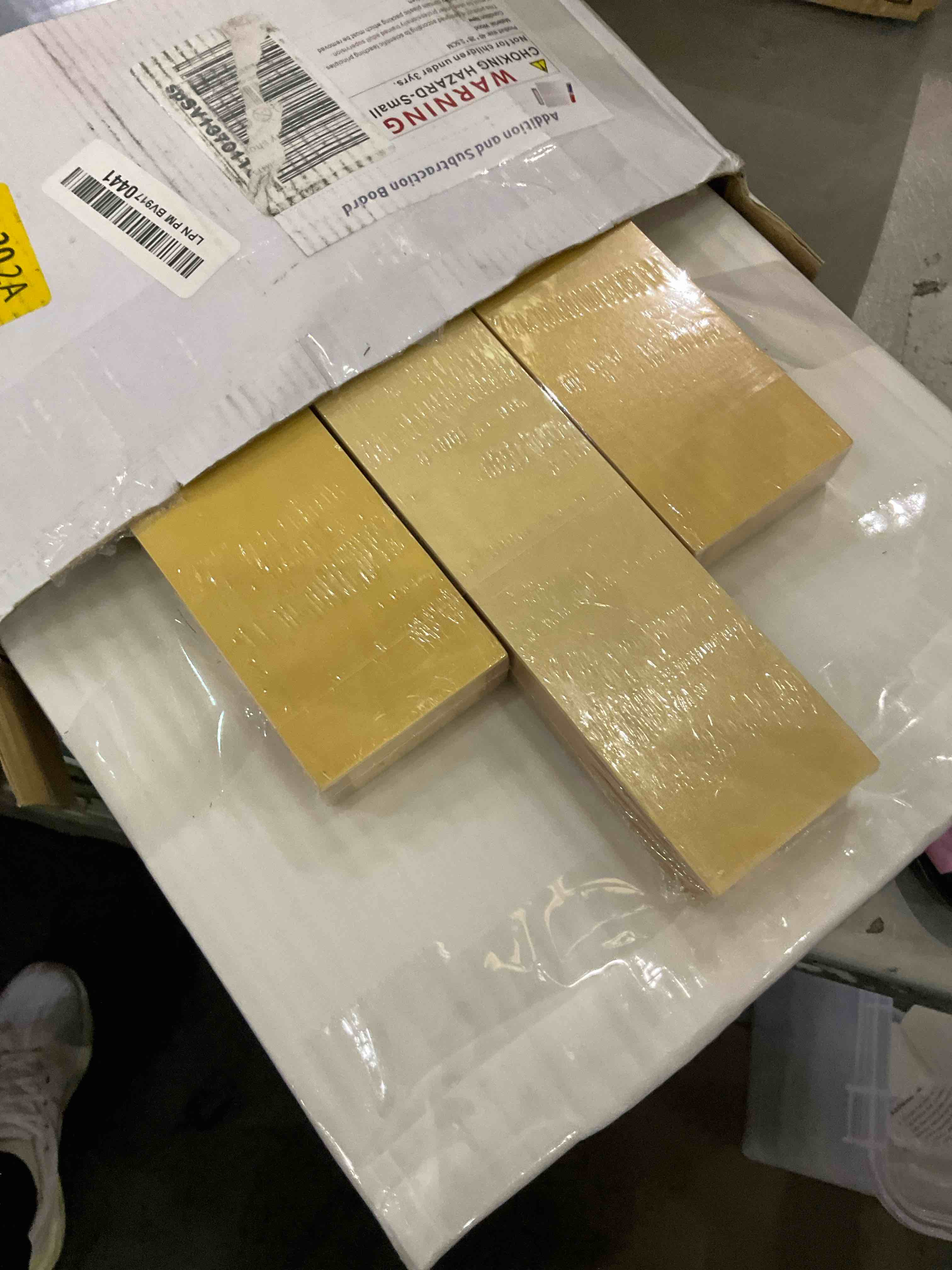 https://s3.amazonaws.com/lotting-images-prod/BargainHunt/EXS01525740_1715603388936.jpeg