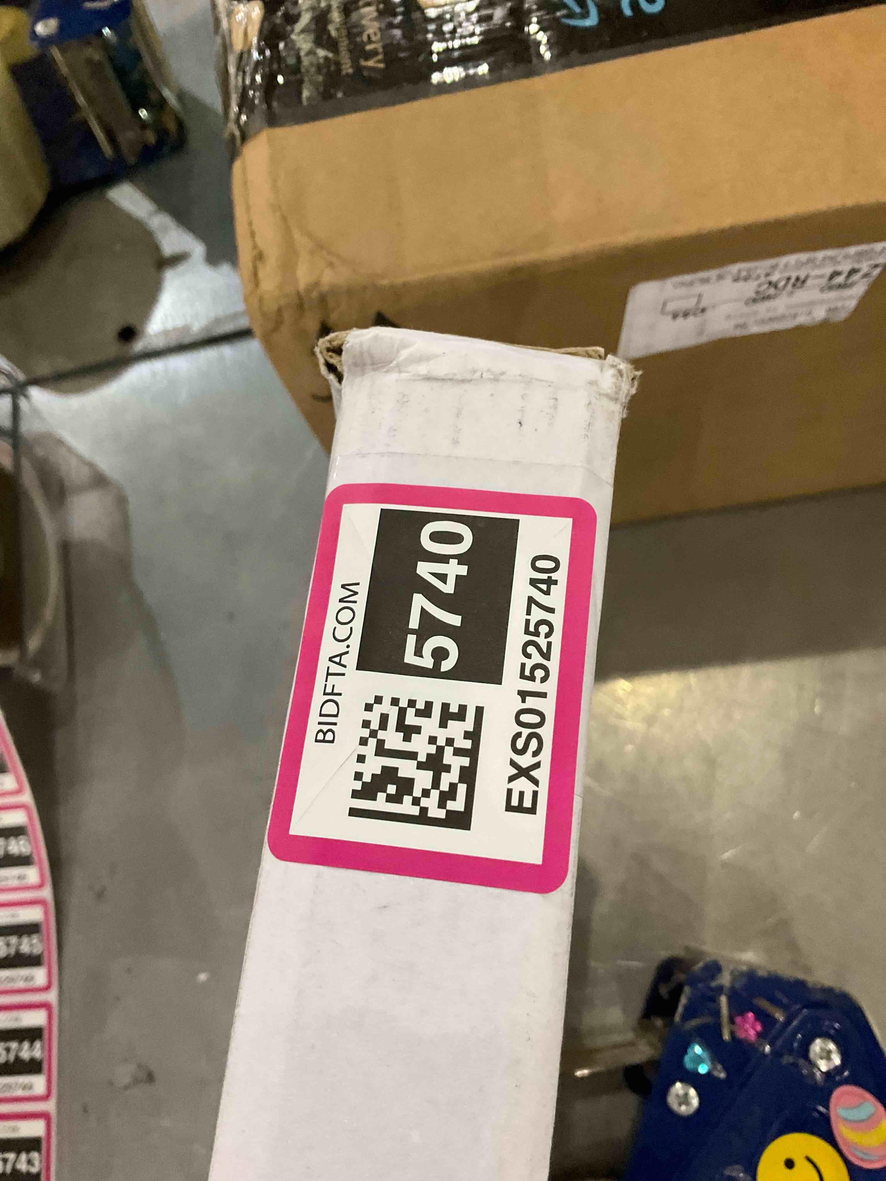 https://s3.amazonaws.com/lotting-images-prod/BargainHunt/EXS01525740_1715603414049.jpeg