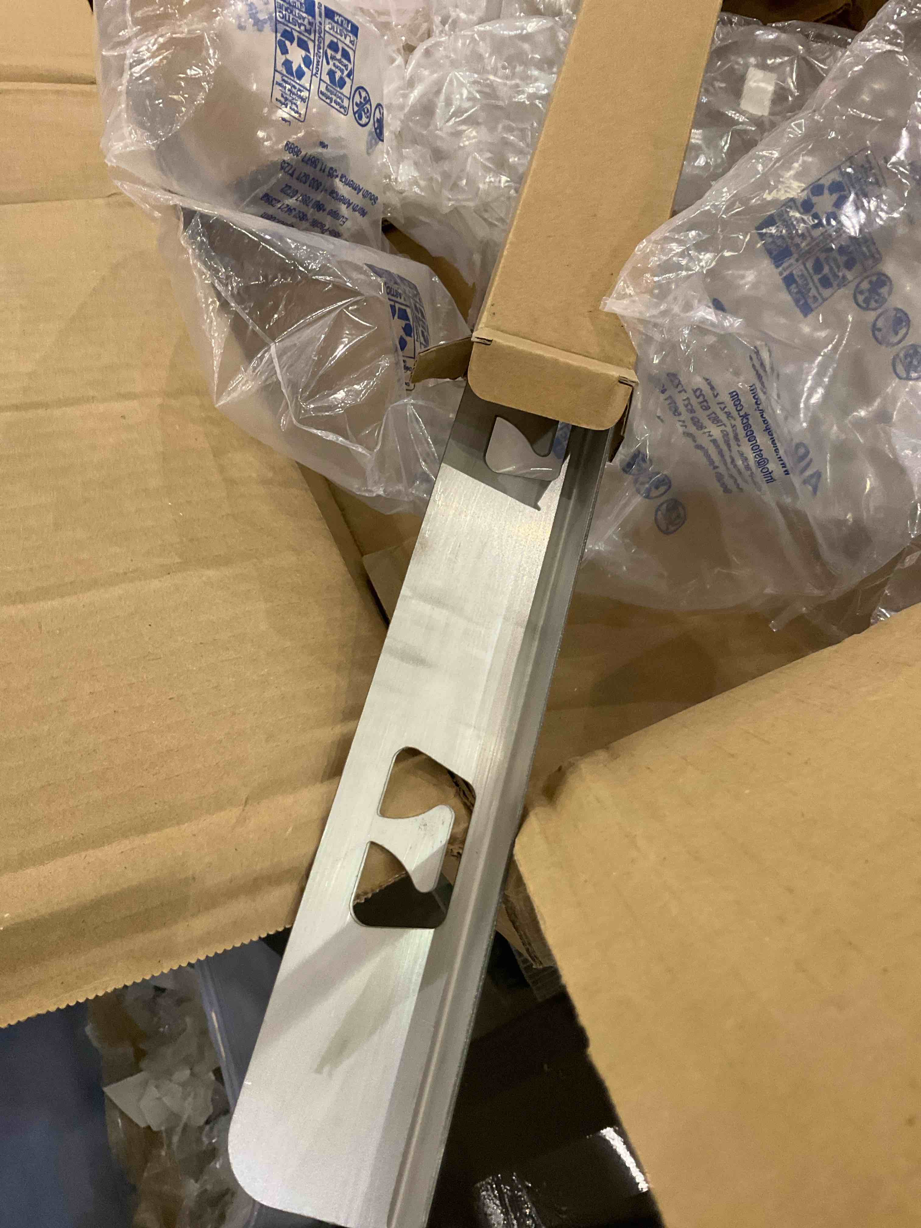 https://s3.amazonaws.com/lotting-images-prod/BargainHunt/EXS01525810_1715610531648.jpeg