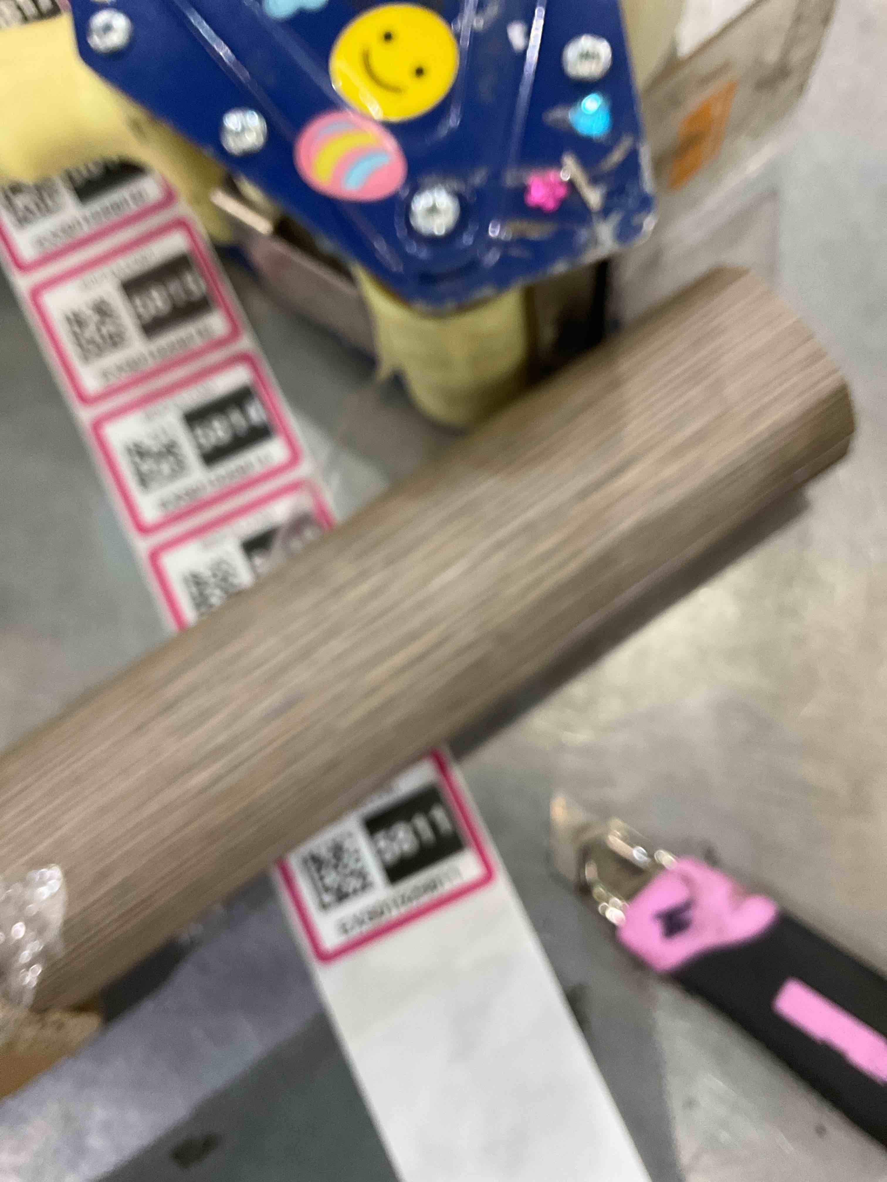 https://s3.amazonaws.com/lotting-images-prod/BargainHunt/EXS01525811_1715610607132.jpeg