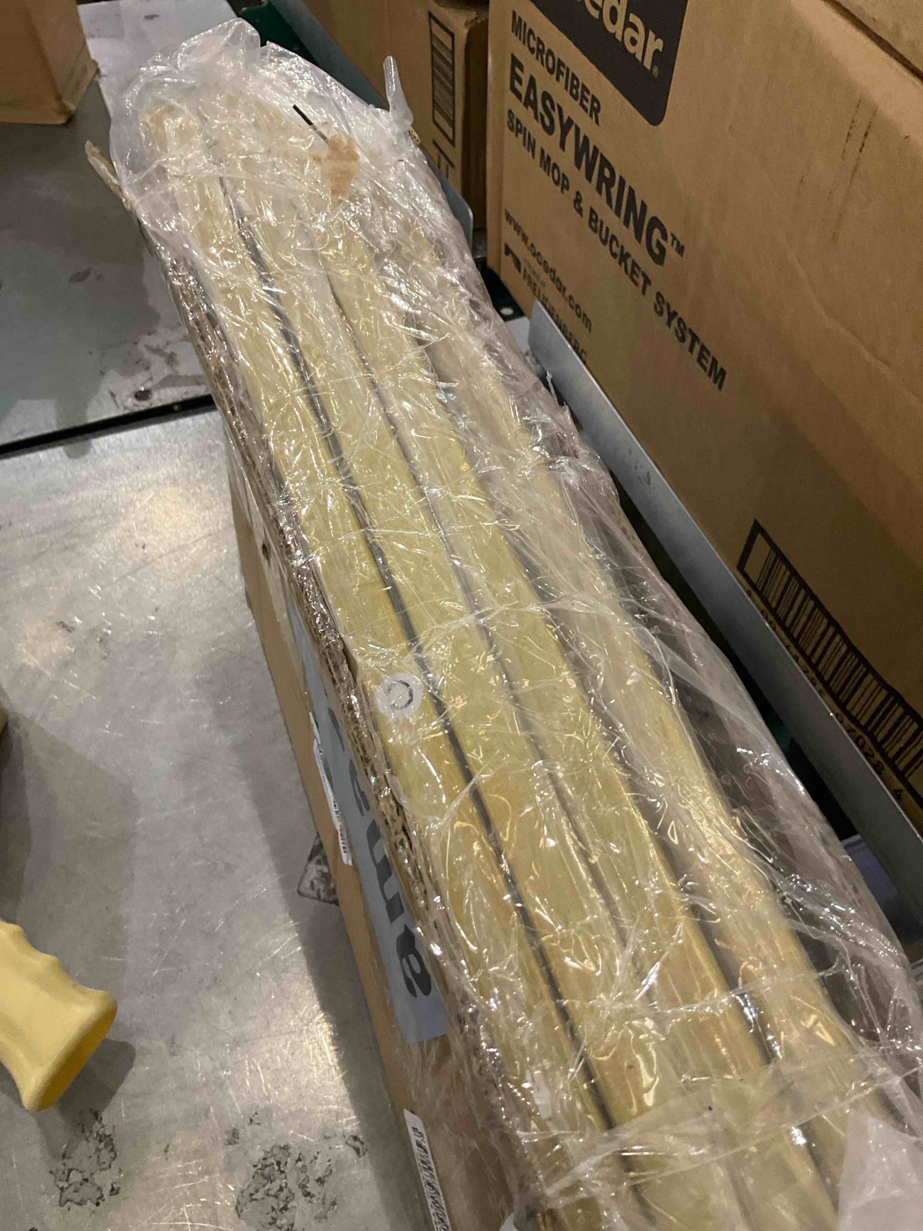 https://s3.amazonaws.com/lotting-images-prod/BargainHunt/EXS01525814_1715610783239.jpeg