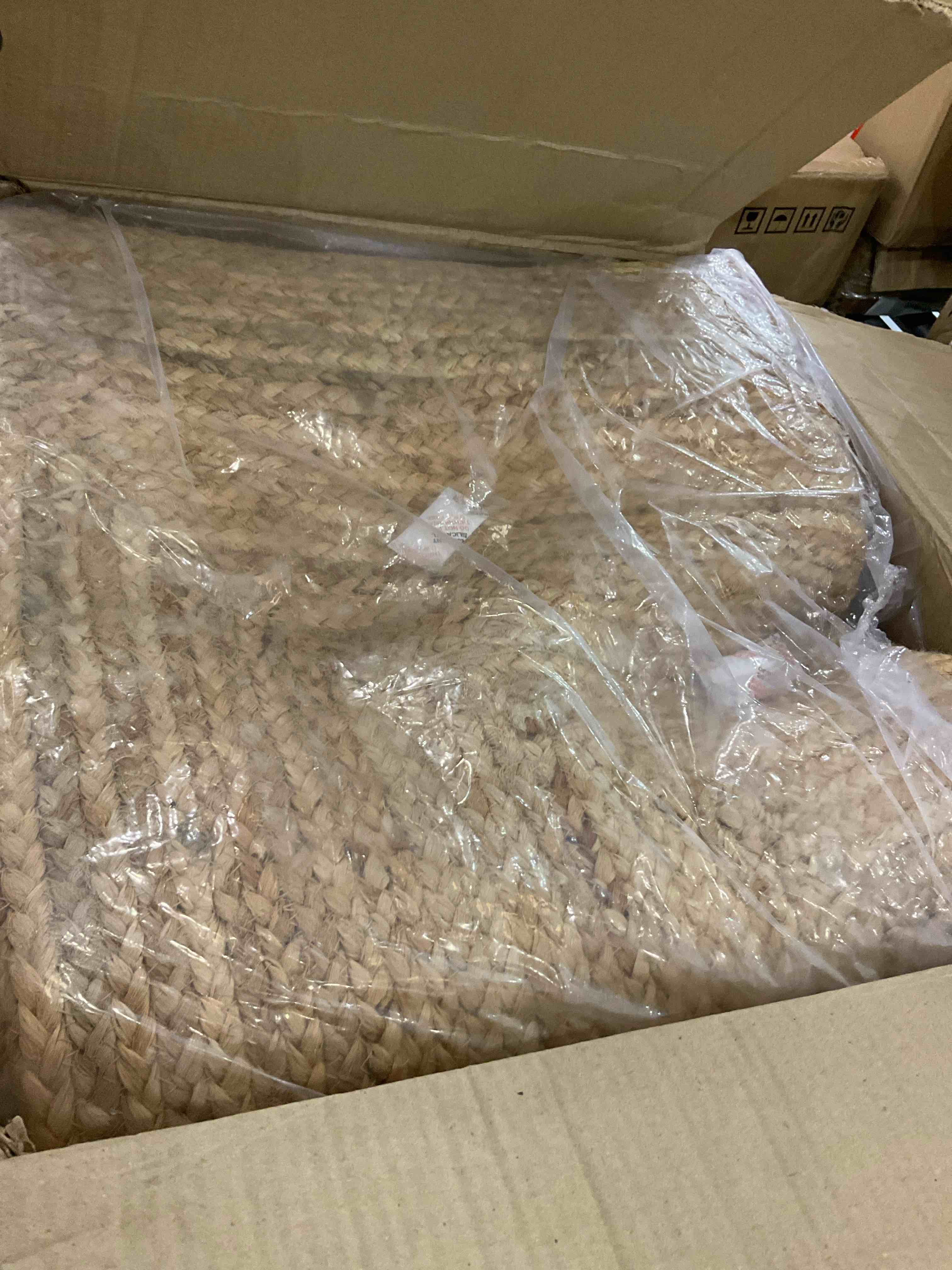 https://s3.amazonaws.com/lotting-images-prod/BargainHunt/EXS01525922_1715626795822.jpeg