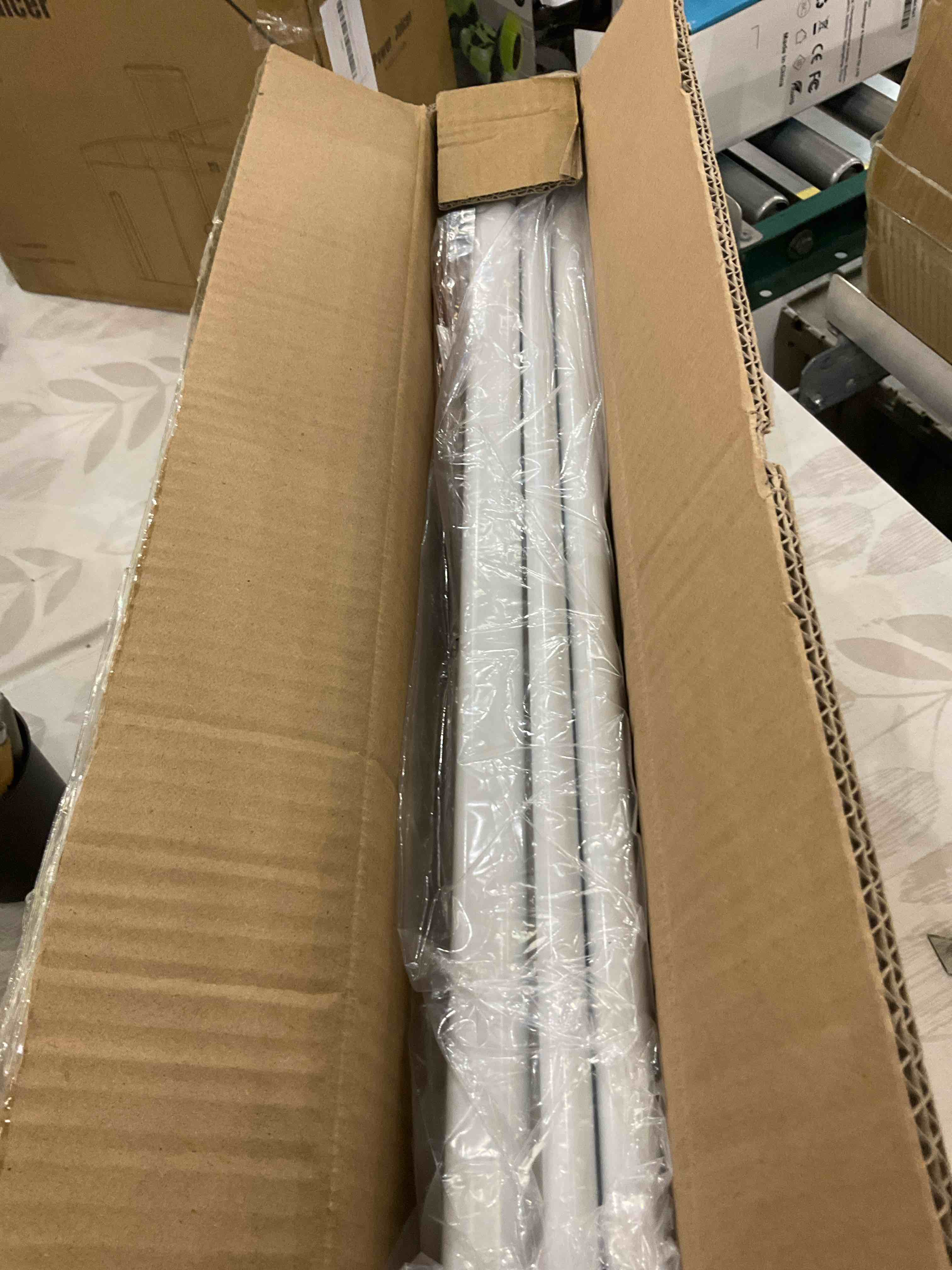 https://s3.amazonaws.com/lotting-images-prod/BargainHunt/EXS01525927_1715627438256.jpeg
