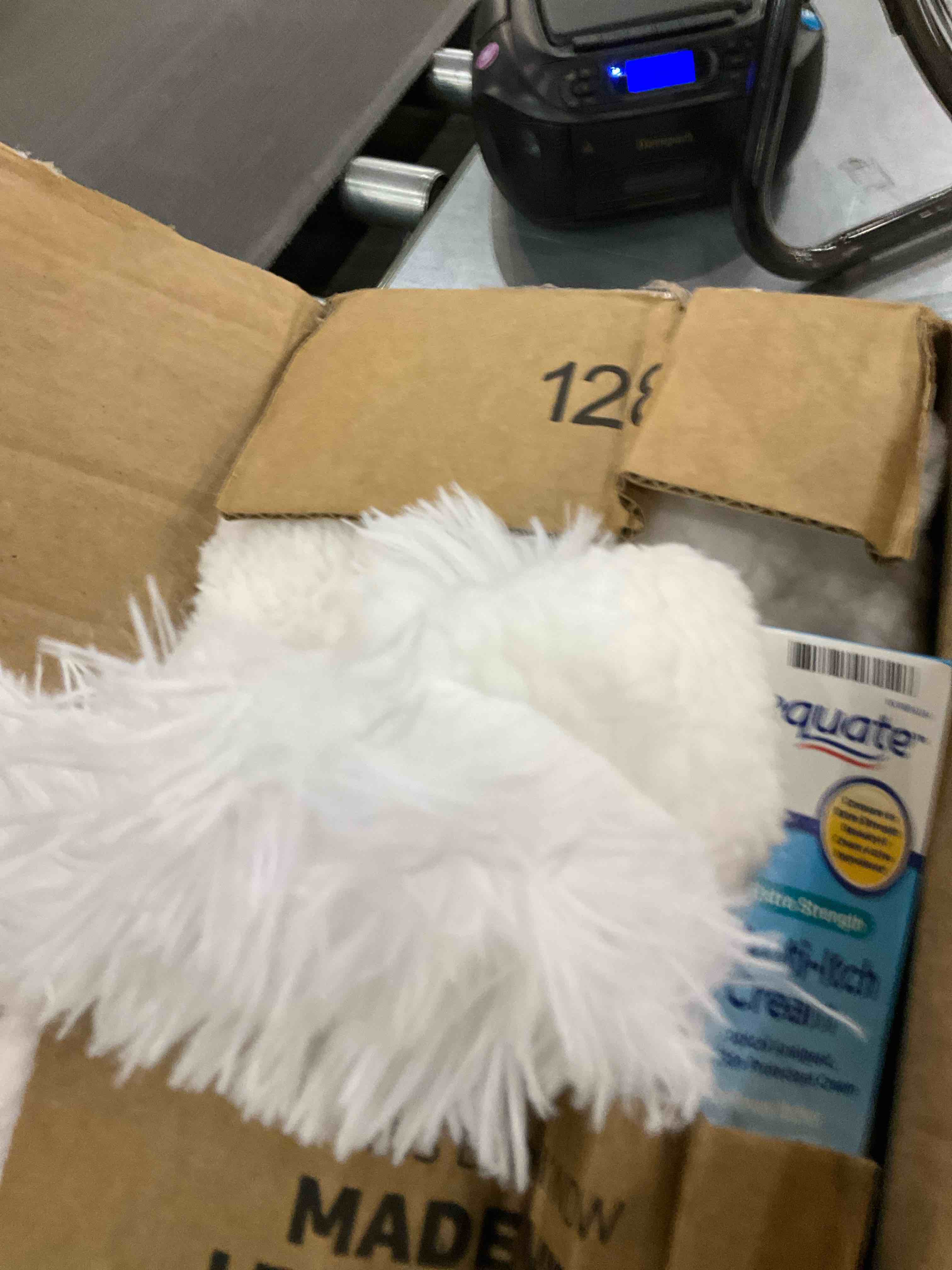 https://s3.amazonaws.com/lotting-images-prod/BargainHunt/EXS01526019_1713785278920.jpeg