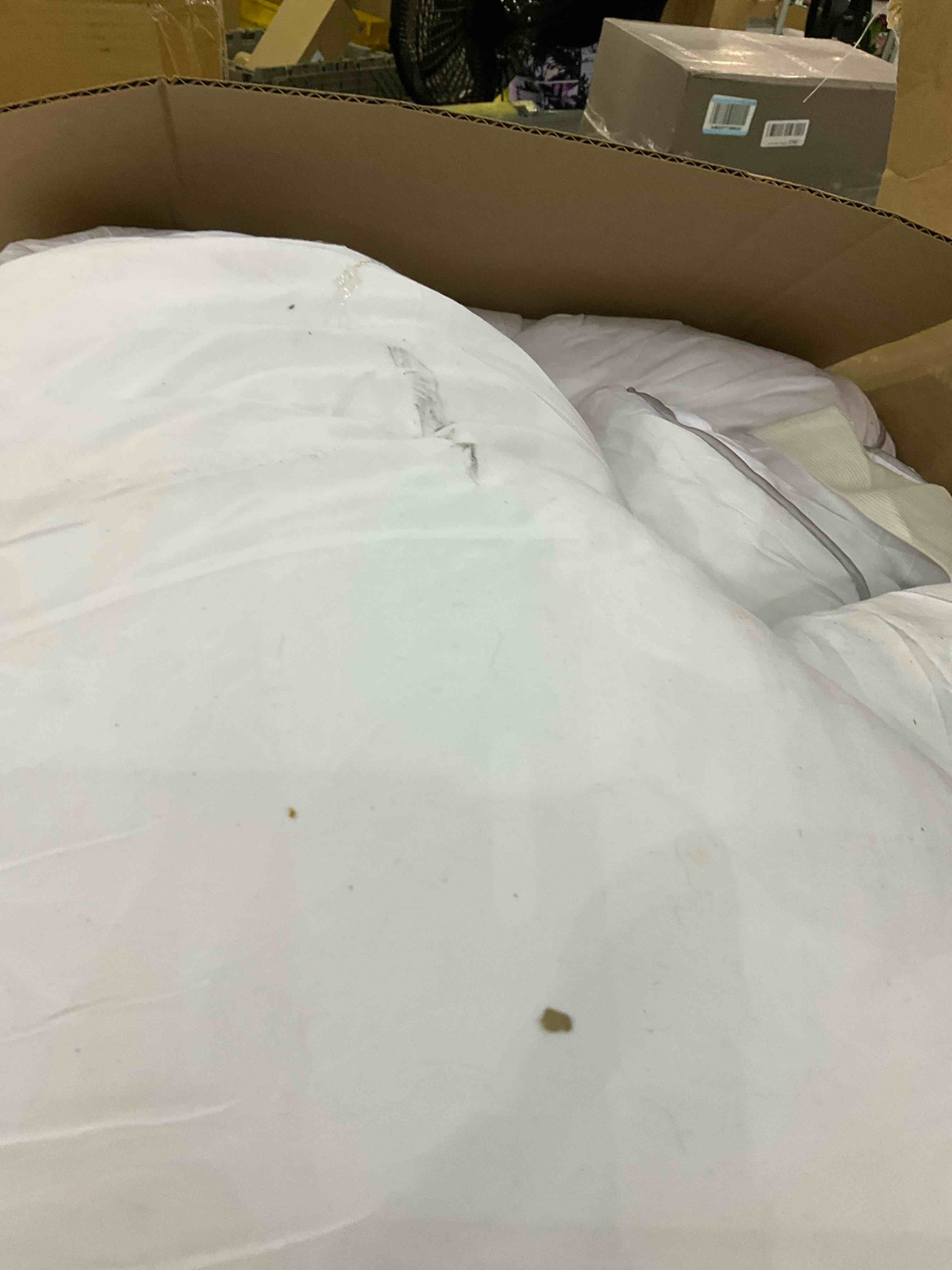 https://s3.amazonaws.com/lotting-images-prod/BargainHunt/EXS01526565_1714137968817.jpeg