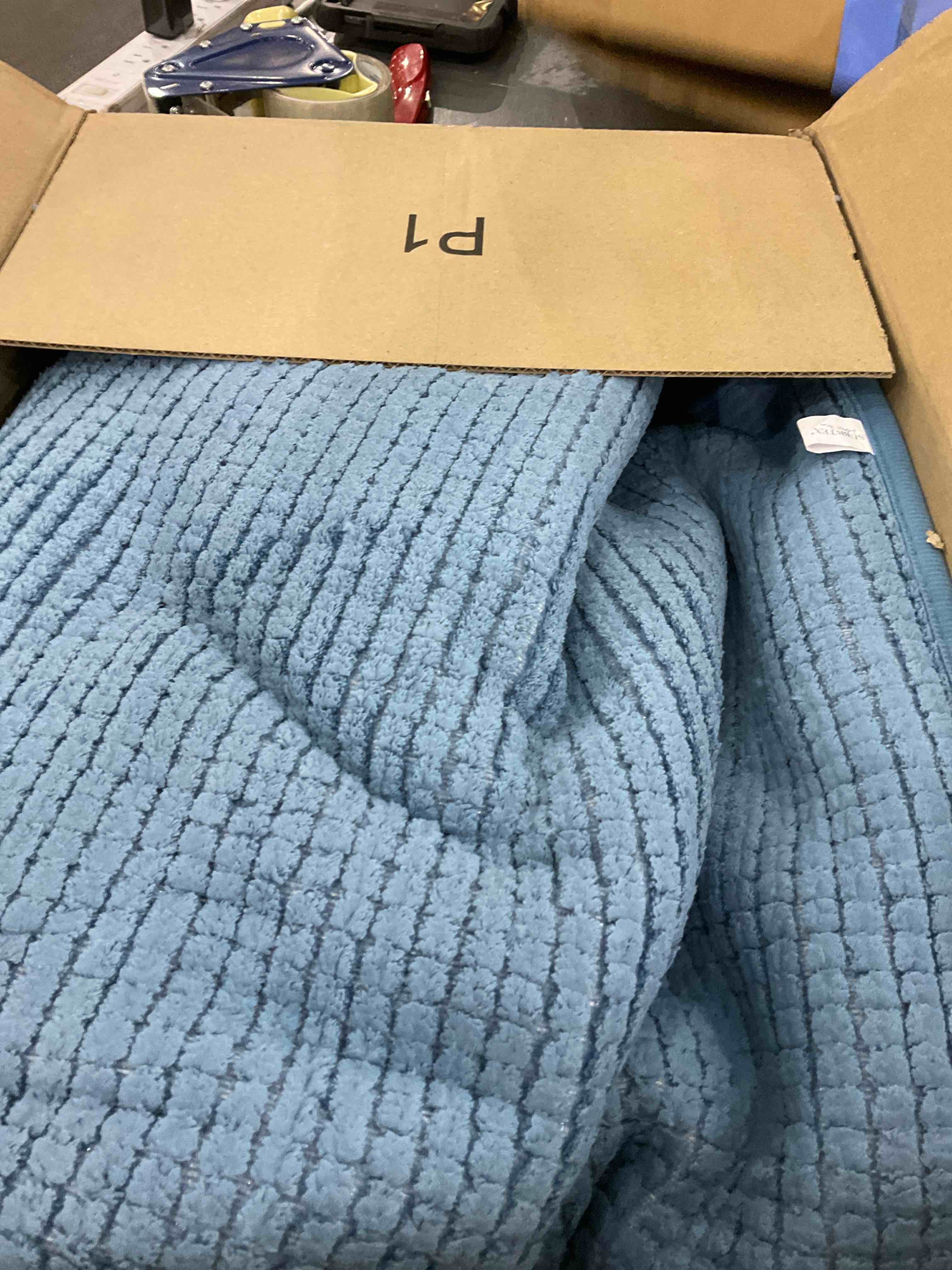 https://s3.amazonaws.com/lotting-images-prod/BargainHunt/EXS01526566_1714138050605.jpeg