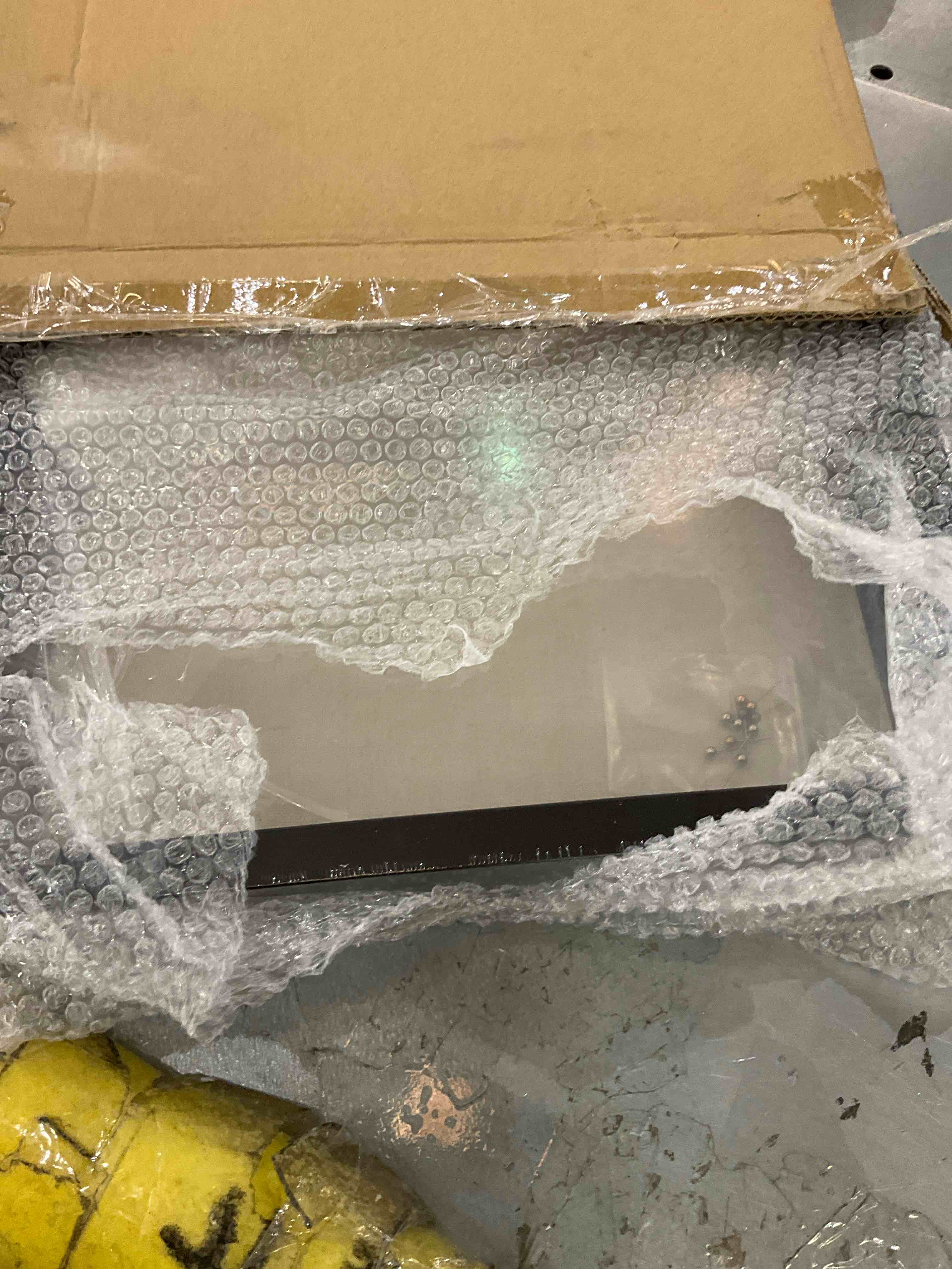 https://s3.amazonaws.com/lotting-images-prod/BargainHunt/EXS01526857_1714411258547.jpeg