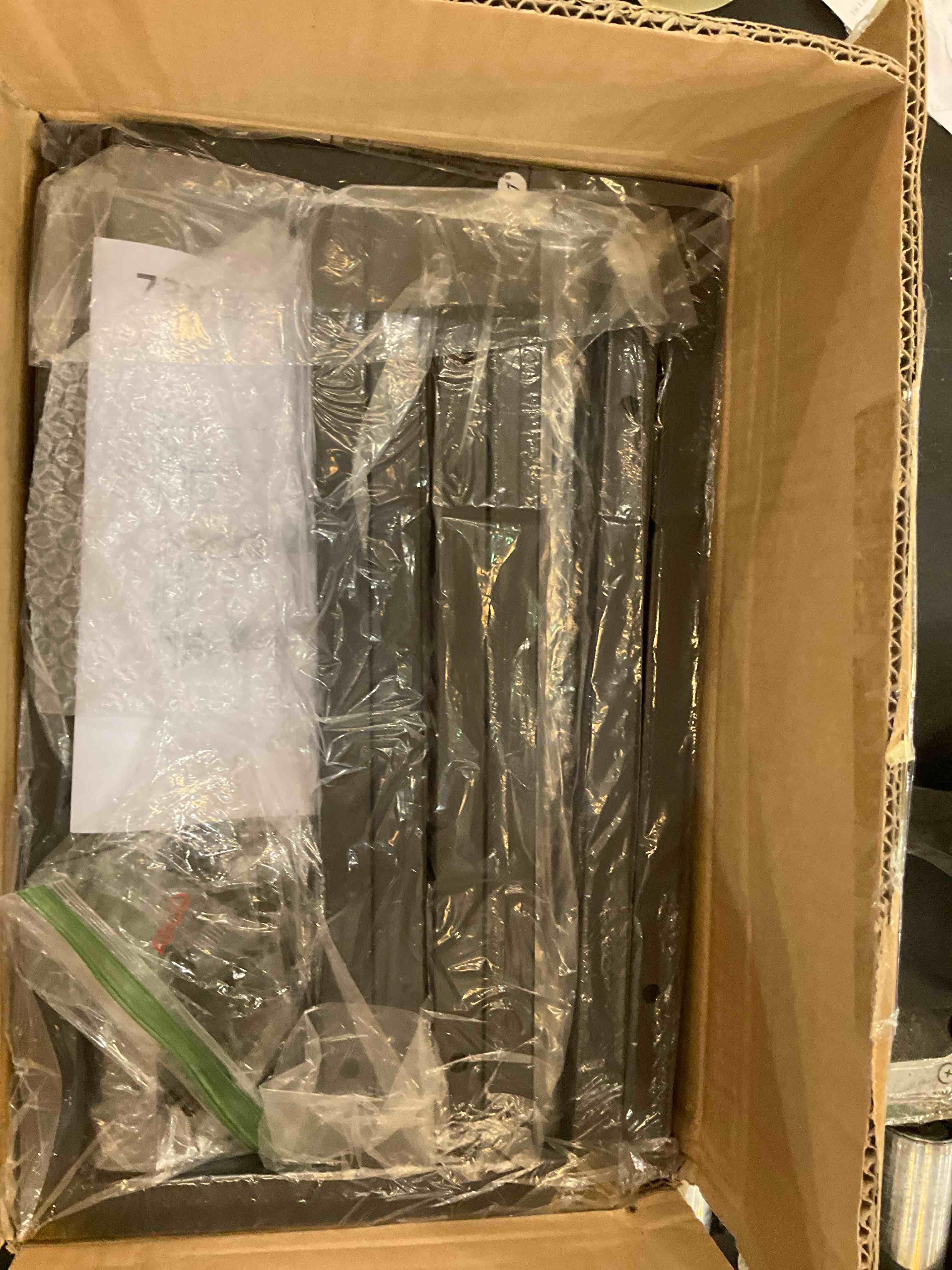 https://s3.amazonaws.com/lotting-images-prod/BargainHunt/EXS01527026_1716229834278.jpeg