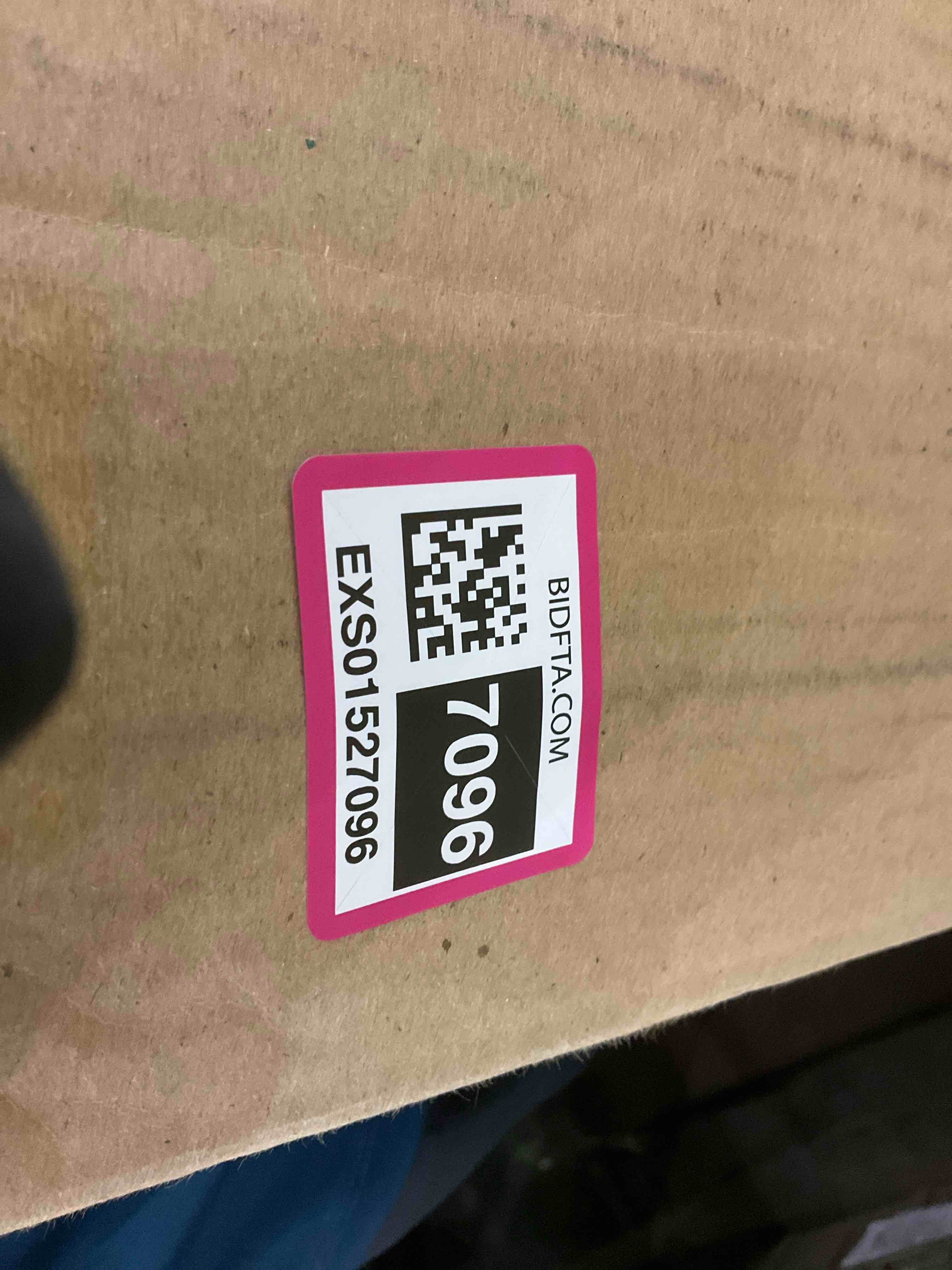 https://s3.amazonaws.com/lotting-images-prod/BargainHunt/EXS01527096_1716384752559.jpeg
