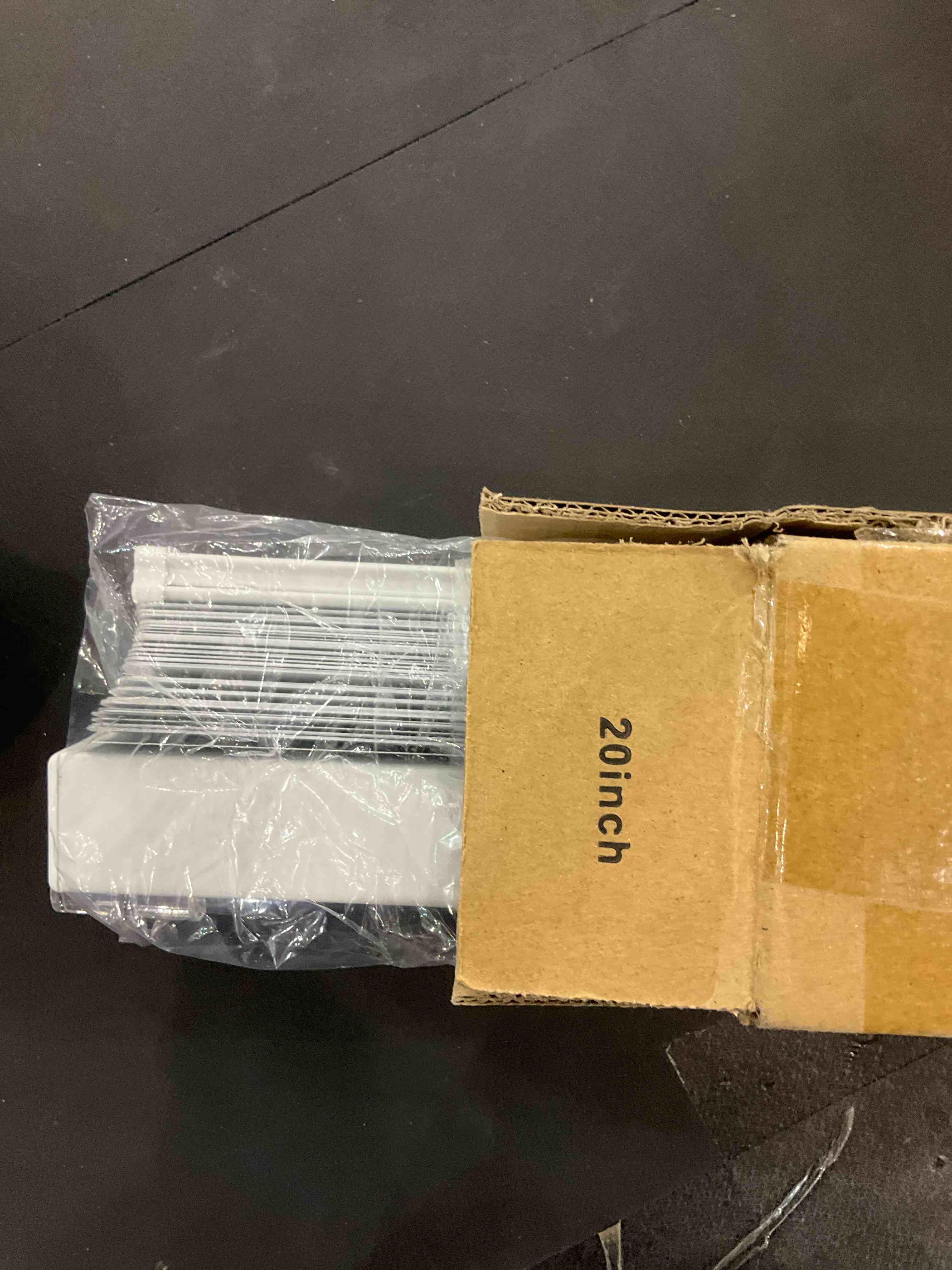 https://s3.amazonaws.com/lotting-images-prod/BargainHunt/EXS01527247_1717602642539.jpeg