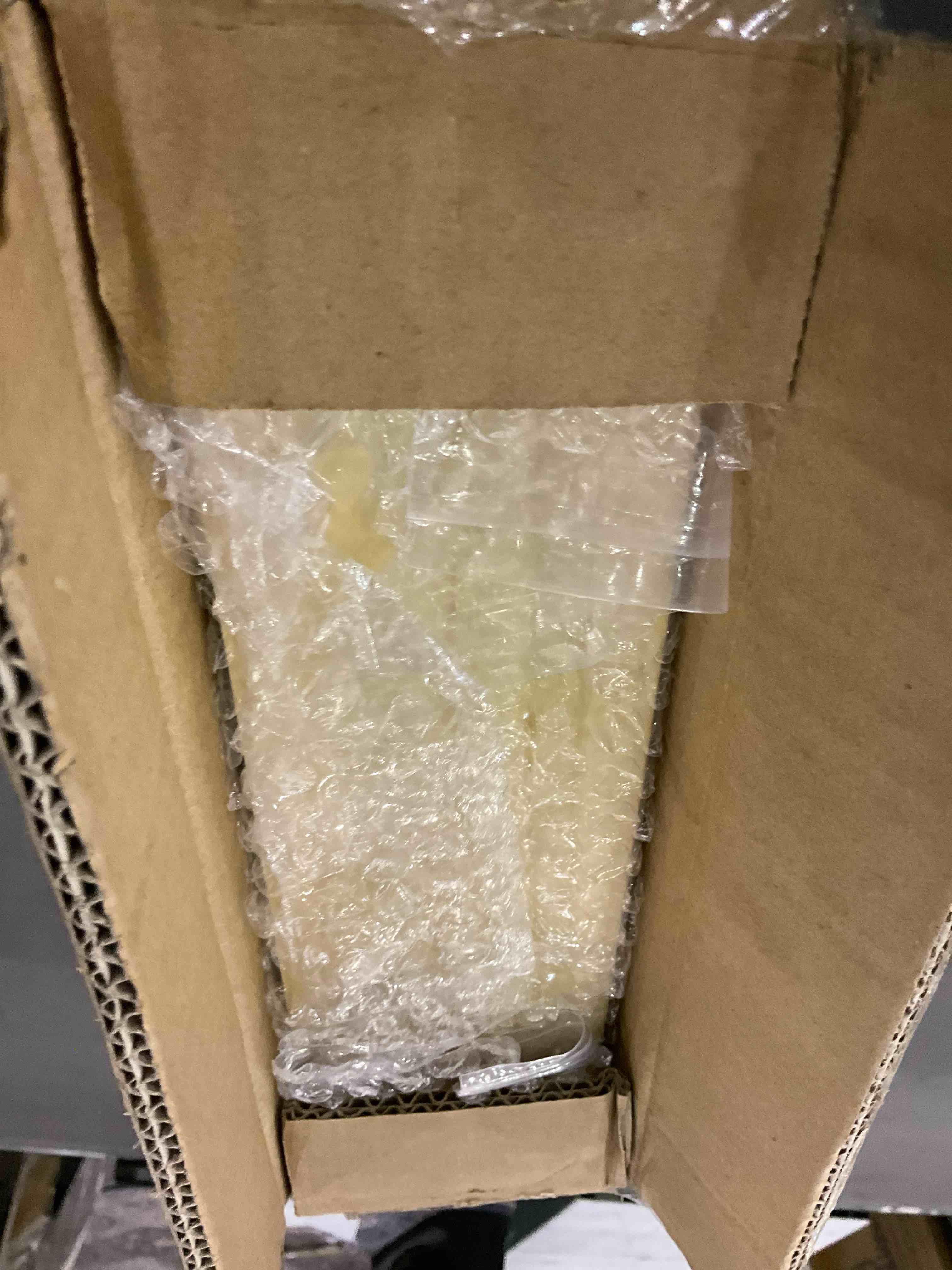 https://s3.amazonaws.com/lotting-images-prod/BargainHunt/EXS01527378_1717683559765.jpeg