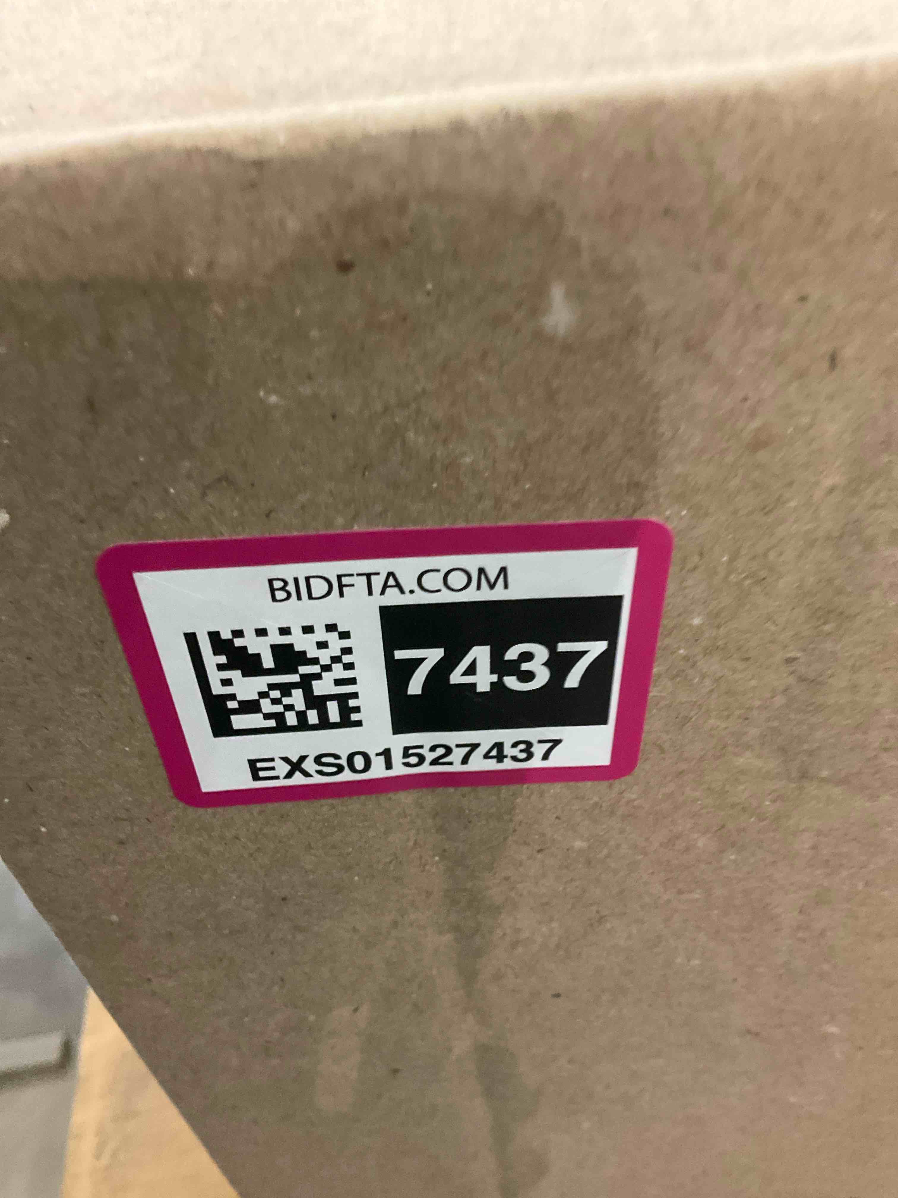 https://s3.amazonaws.com/lotting-images-prod/BargainHunt/EXS01527437_1717693105719.jpeg