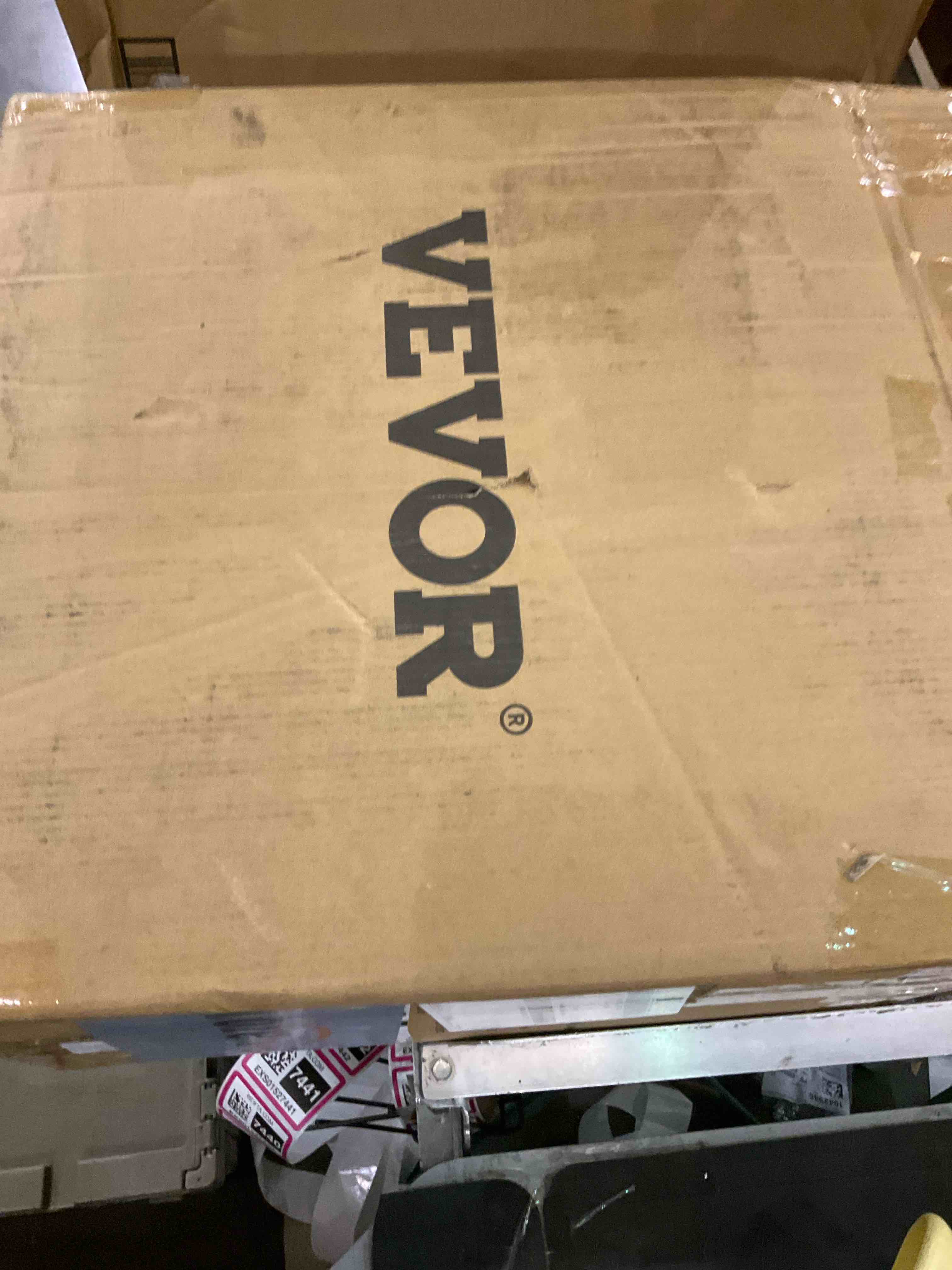 https://s3.amazonaws.com/lotting-images-prod/BargainHunt/EXS01527438_1717693126407.jpeg