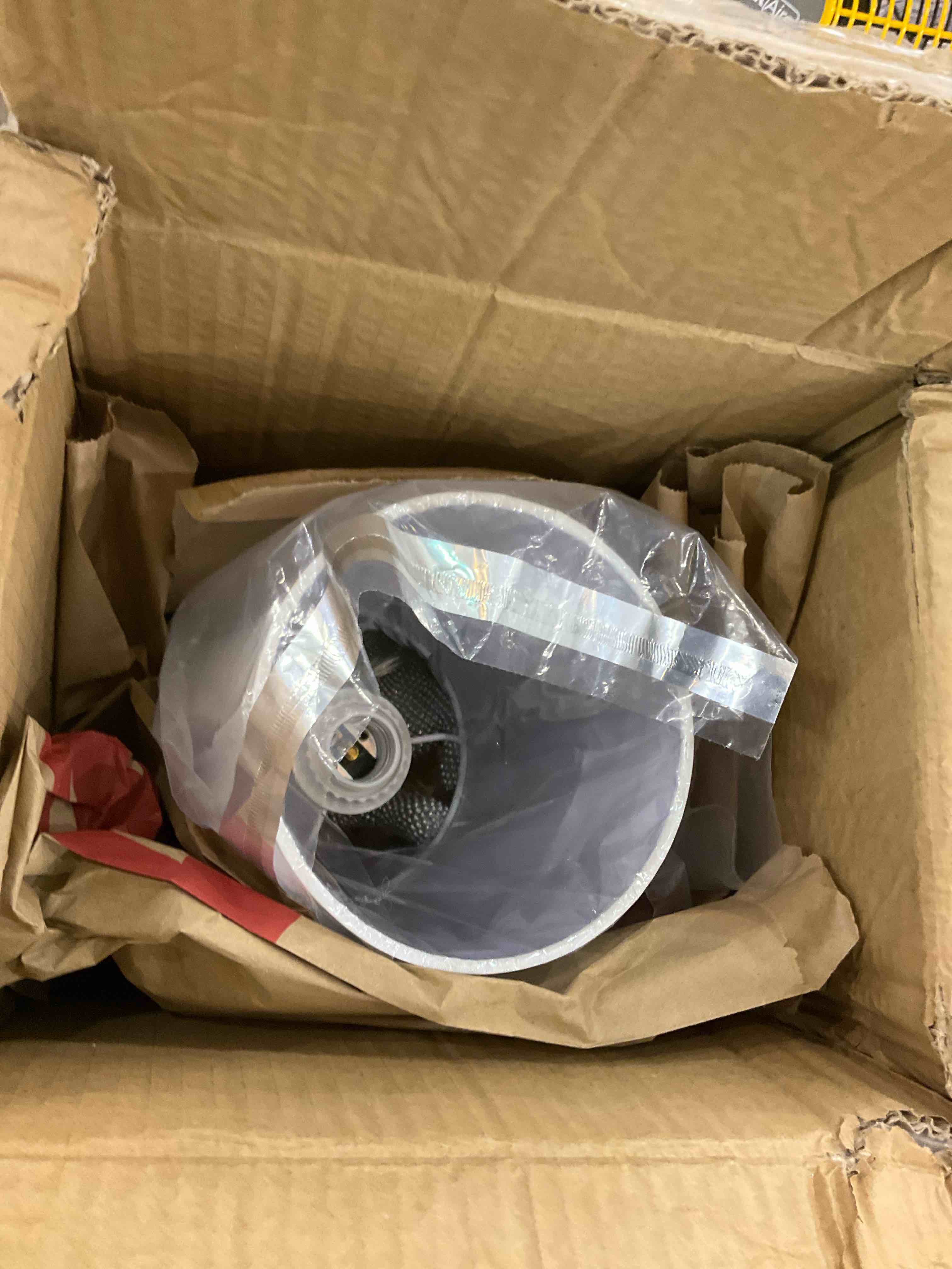 https://s3.amazonaws.com/lotting-images-prod/BargainHunt/EXS01527477_1717767146713.jpeg