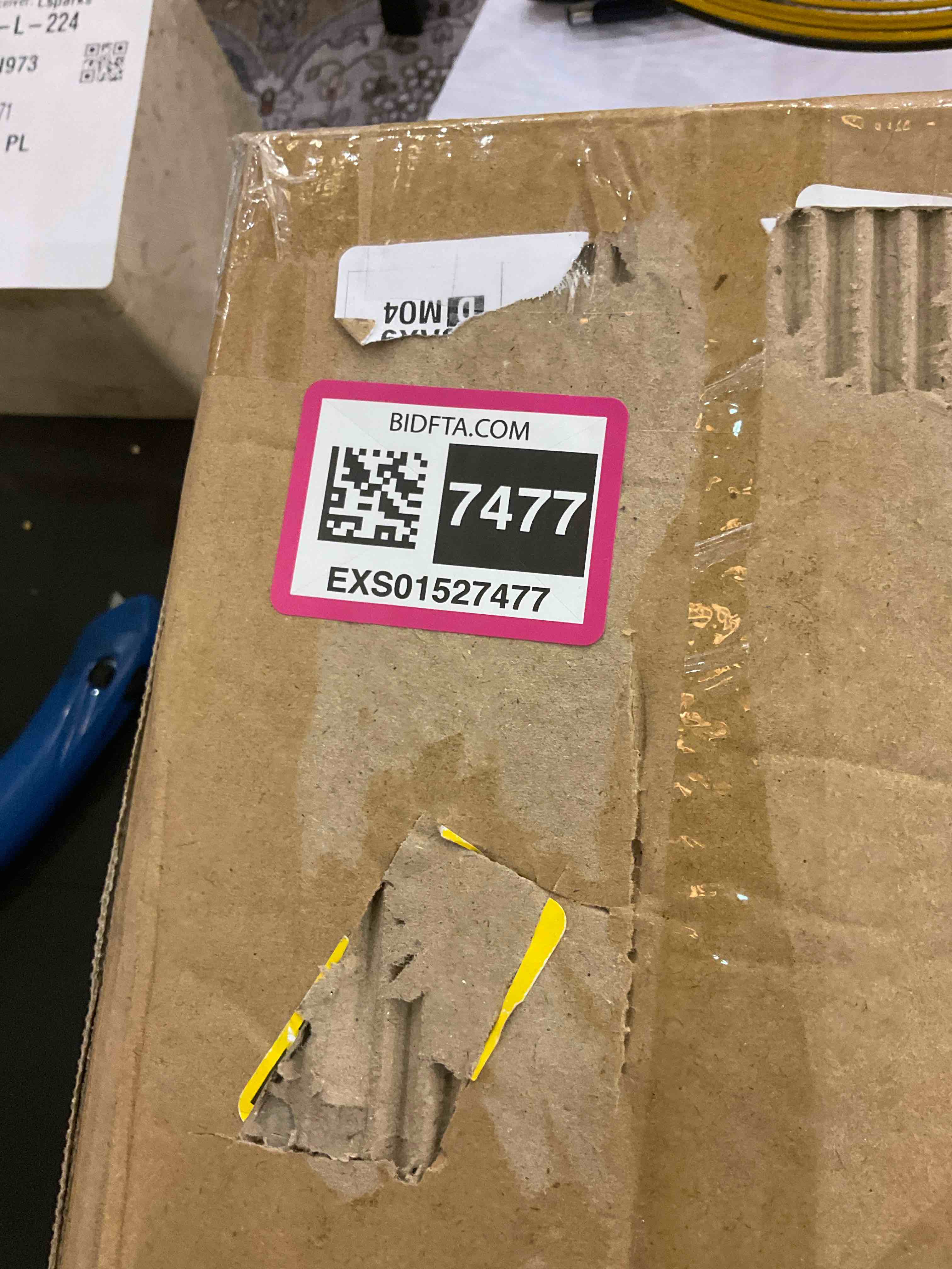 https://s3.amazonaws.com/lotting-images-prod/BargainHunt/EXS01527477_1717767163664.jpeg