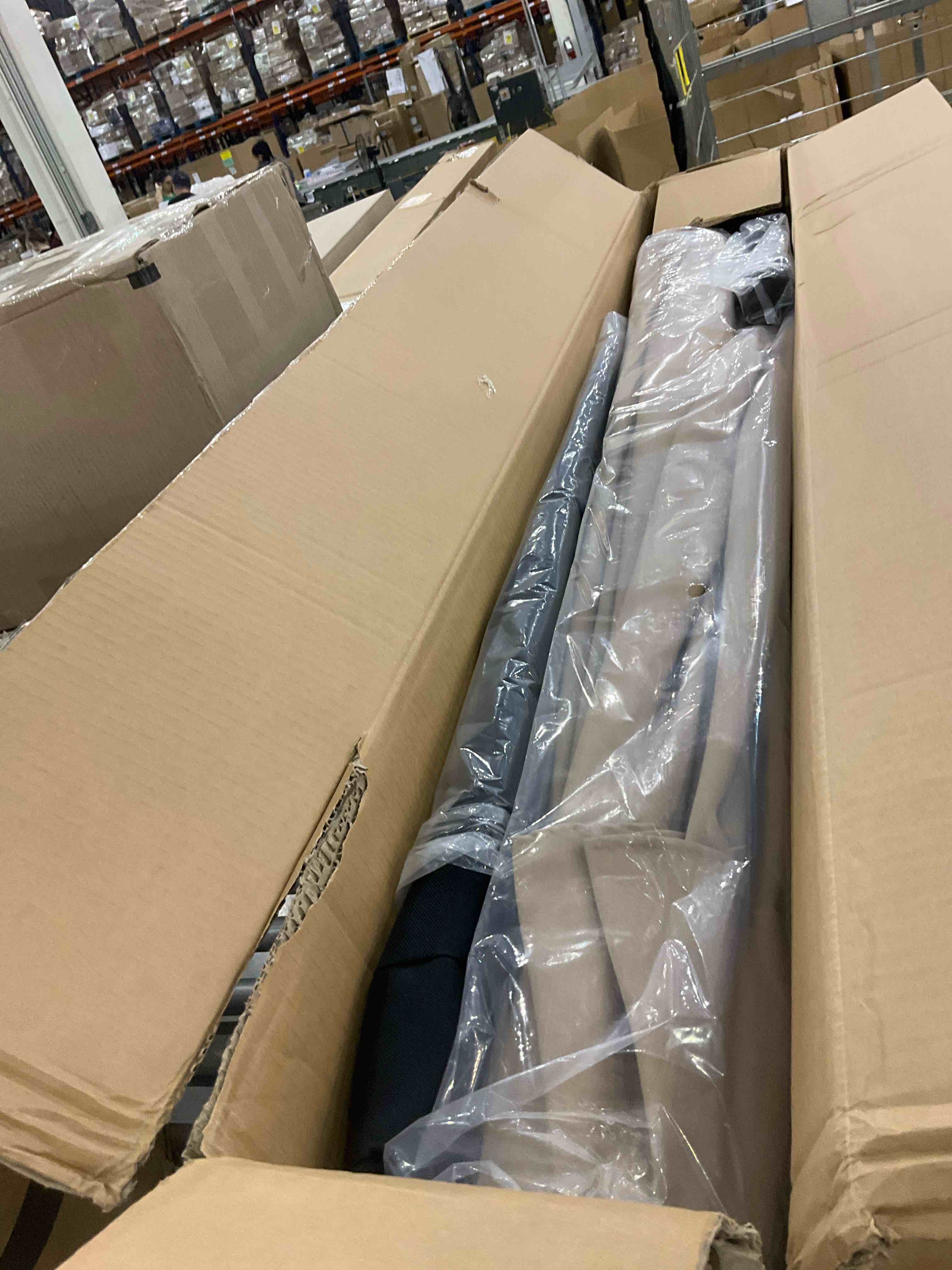 https://s3.amazonaws.com/lotting-images-prod/BargainHunt/EXS01527516_1715947012733.jpeg
