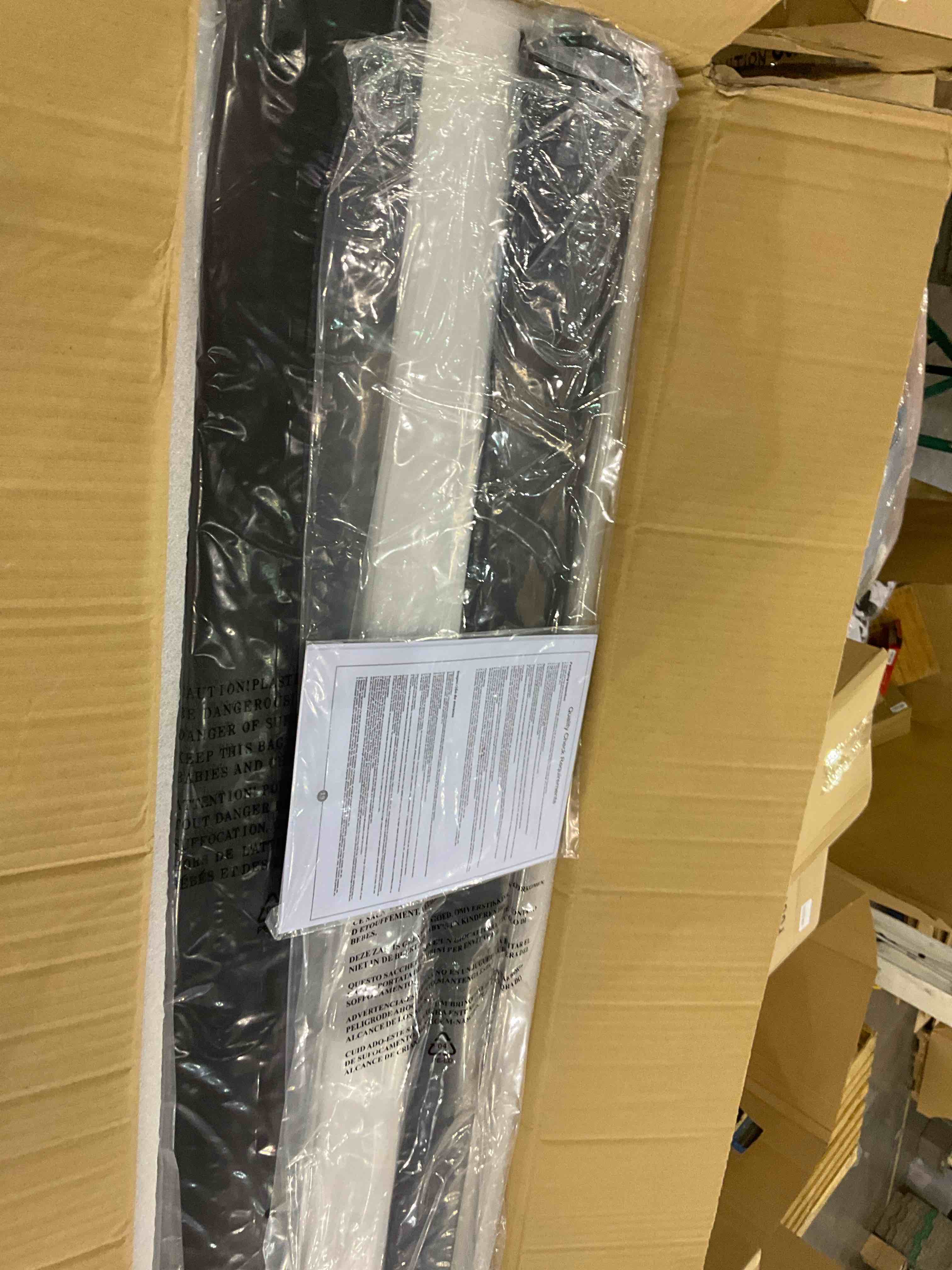 https://s3.amazonaws.com/lotting-images-prod/BargainHunt/EXS01527523_1715948360217.jpeg